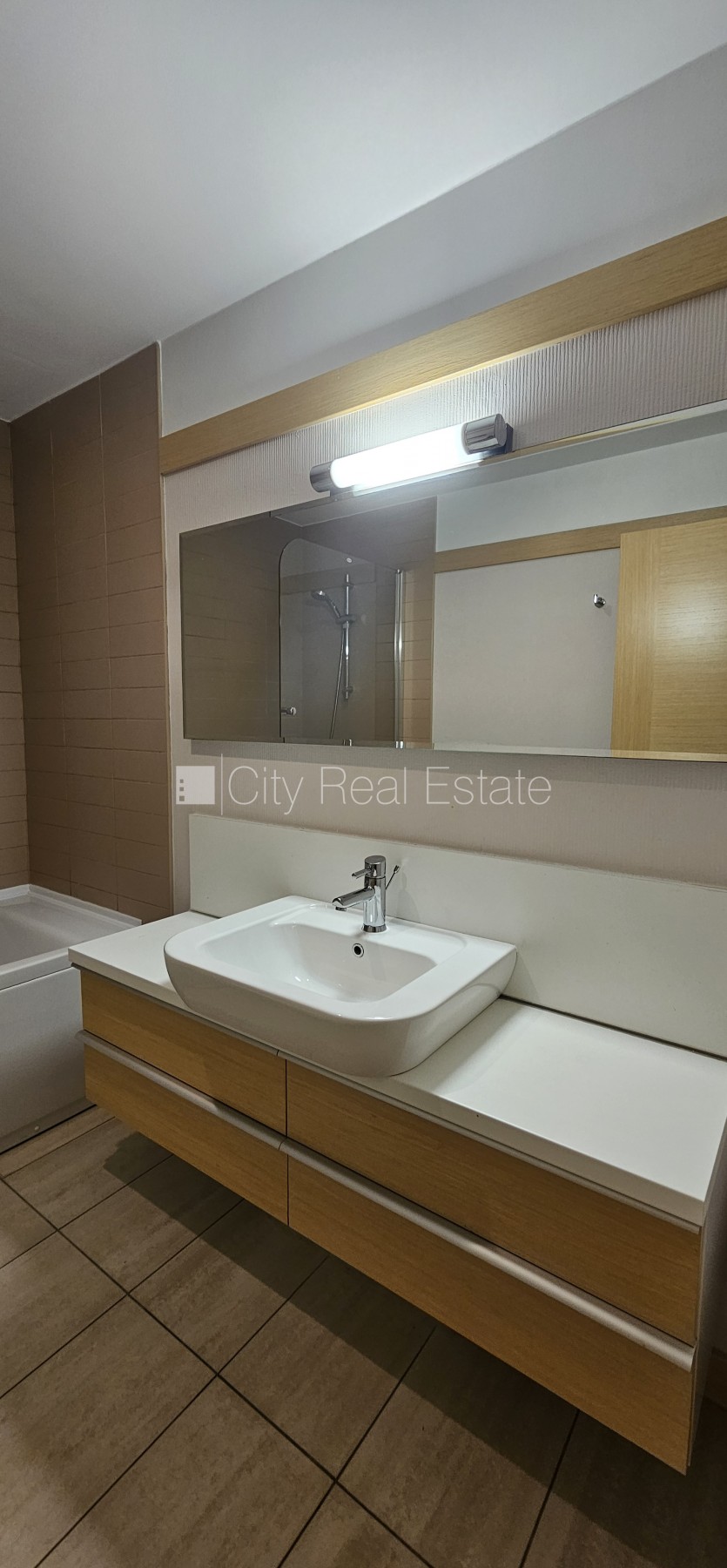 Sludinājumi. Jaunceltne, vieta vairākām automašīnām, iespēja nomāt pazemes autostāvvietu, pagalmā bērnu spēļu Cena: 820 EUR/mēn Foto #12