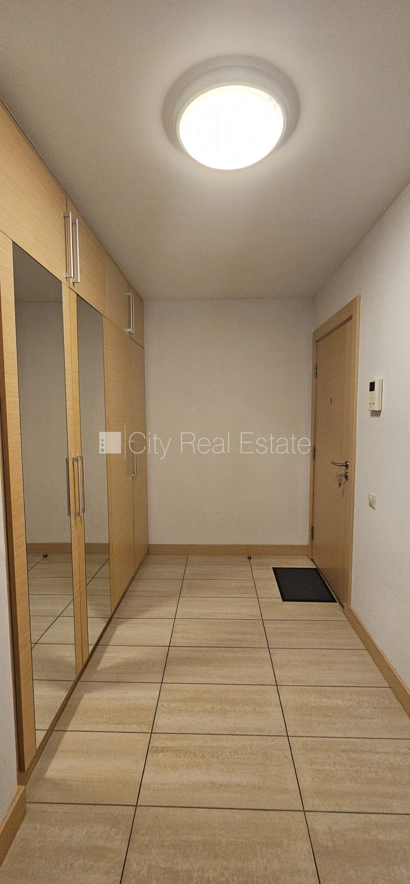 Sludinājumi. Jaunceltne, vieta vairākām automašīnām, iespēja nomāt pazemes autostāvvietu, pagalmā bērnu spēļu Cena: 820 EUR/mēn Foto #19