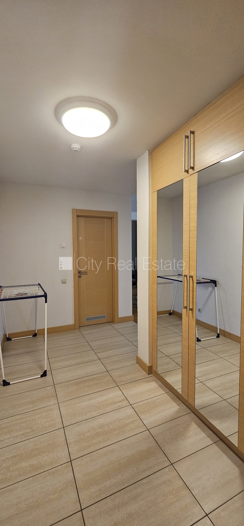 Sludinājumi. Jaunceltne, vieta vairākām automašīnām, iespēja nomāt pazemes autostāvvietu, pagalmā bērnu spēļu Cena: 820 EUR/mēn Foto #18