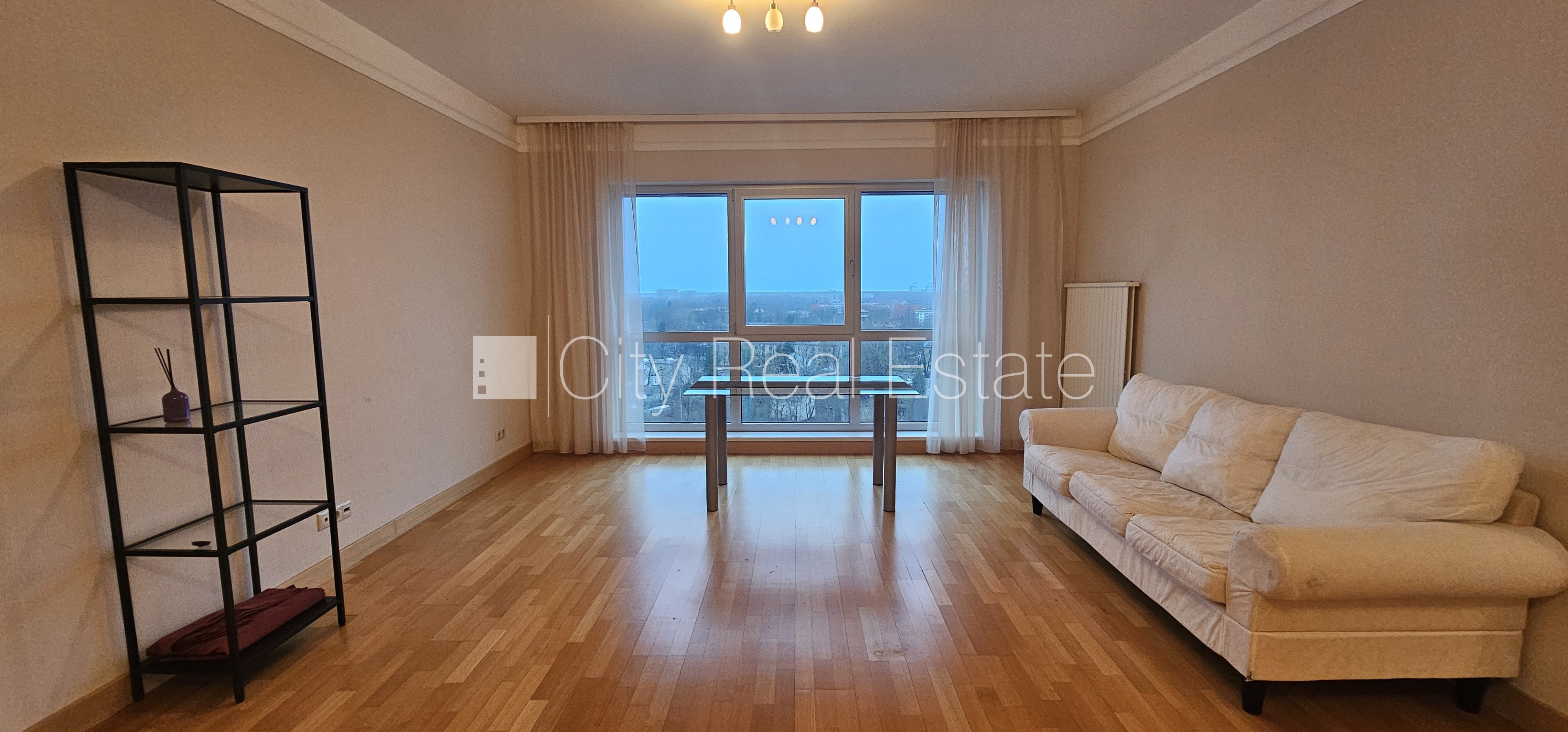 Sludinājumi. Jaunceltne, labiekārtots apzaļumots pagalms, teritorijas iebrauktuves vārti aprīkoti ar Cena: 850 EUR/mēn Foto #7