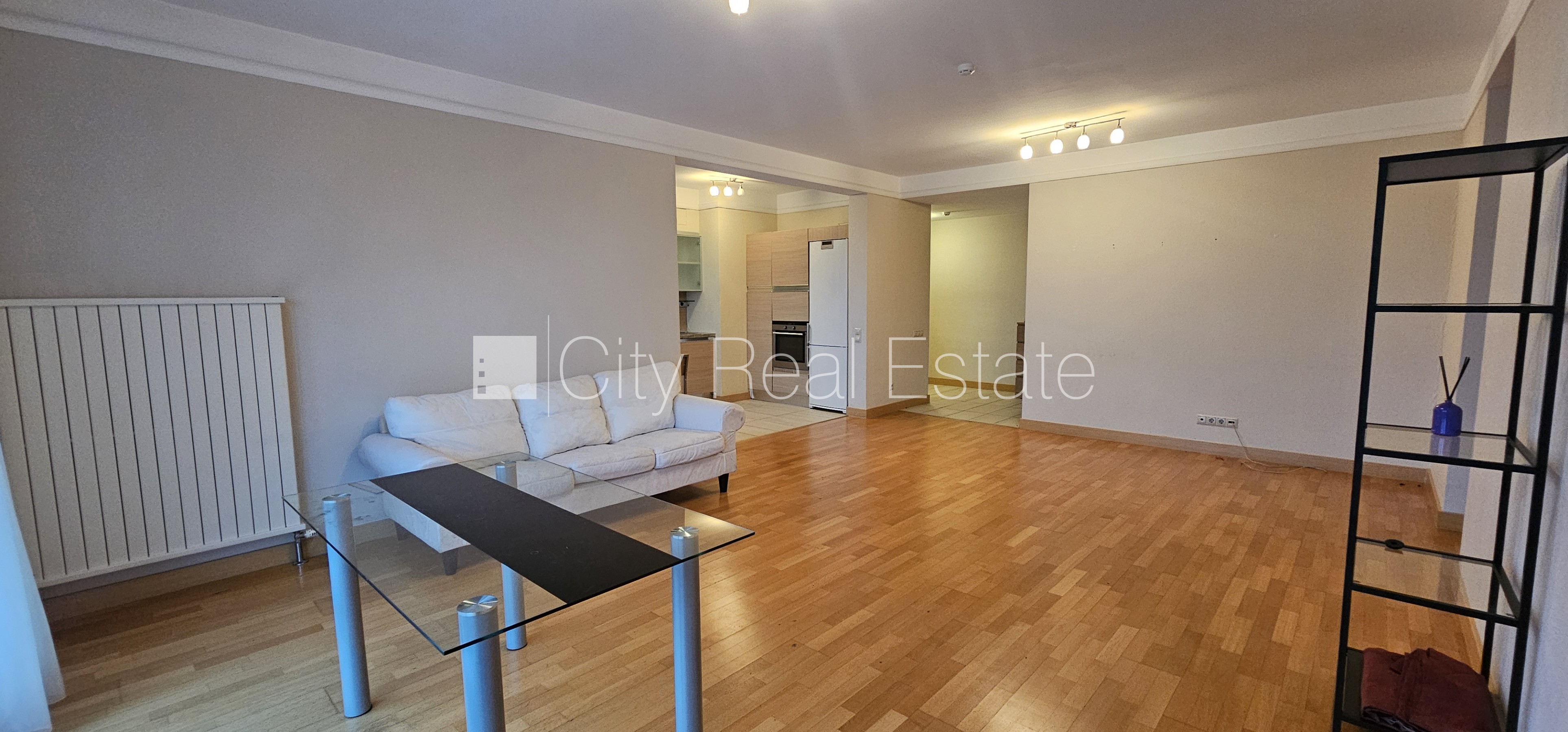 Sludinājumi. Jaunceltne, labiekārtots apzaļumots pagalms, teritorijas iebrauktuves vārti aprīkoti ar Cena: 850 EUR/mēn Foto #5