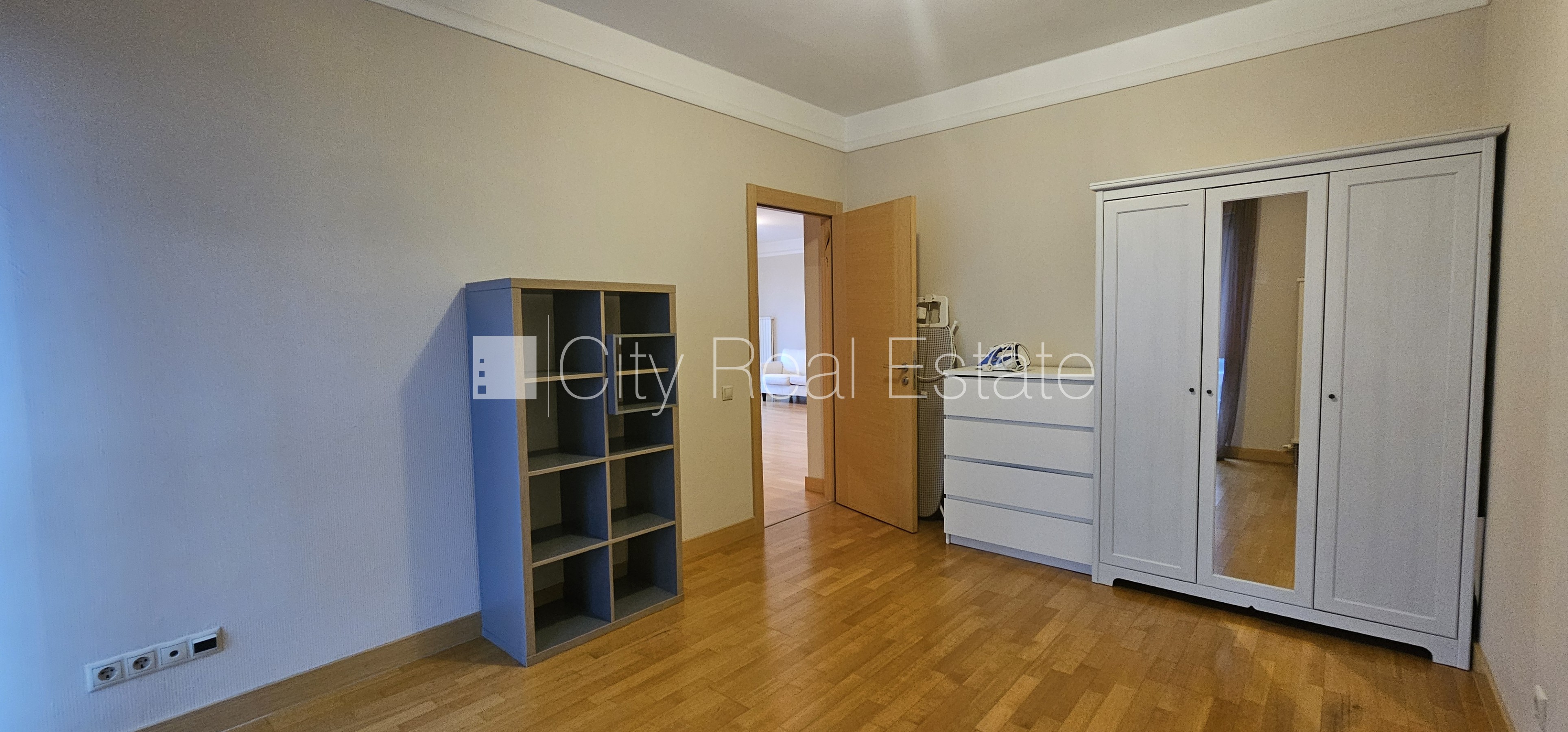 Sludinājumi. Jaunceltne, labiekārtots apzaļumots pagalms, teritorijas iebrauktuves vārti aprīkoti ar Cena: 850 EUR/mēn Foto #15