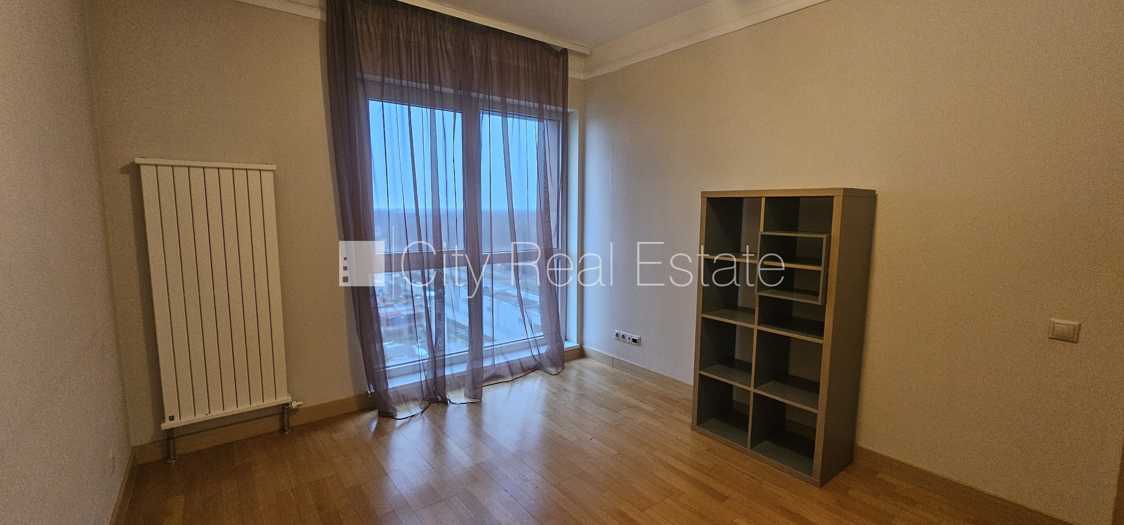 Sludinājumi. Jaunceltne, labiekārtots apzaļumots pagalms, teritorijas iebrauktuves vārti aprīkoti ar Cena: 850 EUR/mēn Foto #13