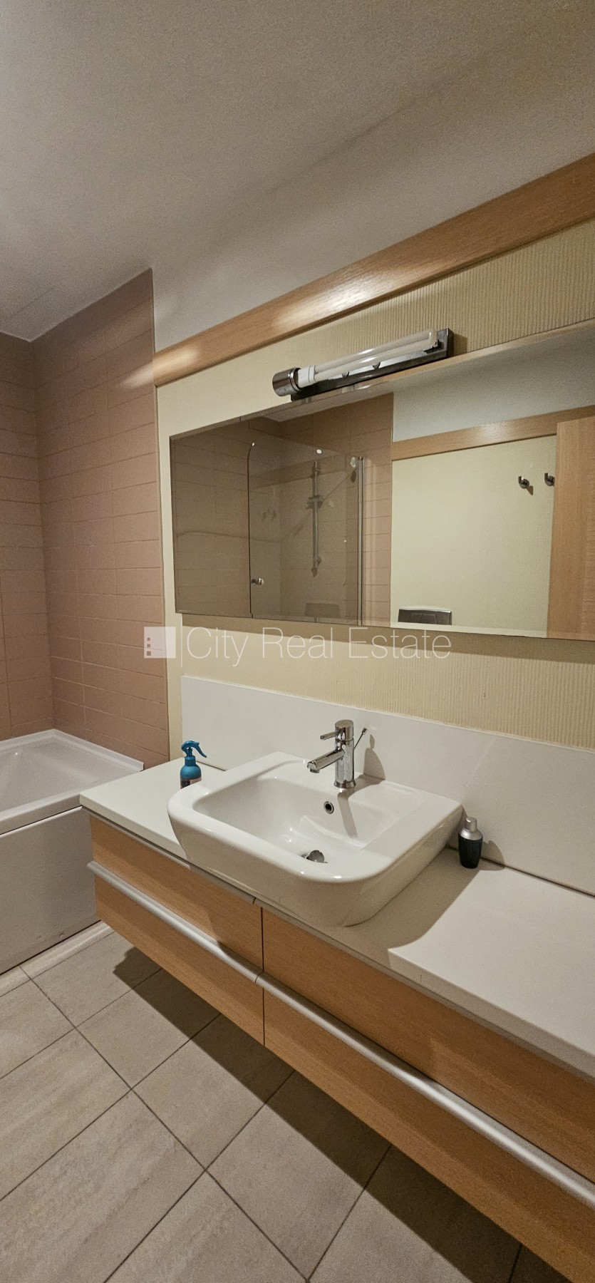 Sludinājumi. Jaunceltne, labiekārtots apzaļumots pagalms, teritorijas iebrauktuves vārti aprīkoti ar Cena: 850 EUR/mēn Foto #12