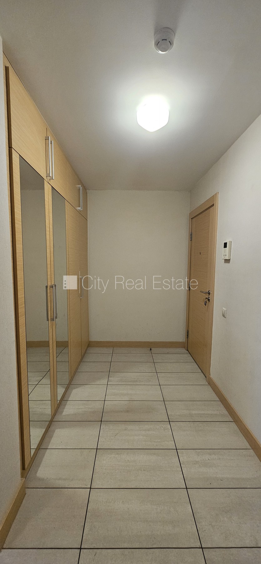 Sludinājumi. Jaunceltne, labiekārtots apzaļumots pagalms, teritorijas iebrauktuves vārti aprīkoti ar Cena: 850 EUR/mēn Foto #19