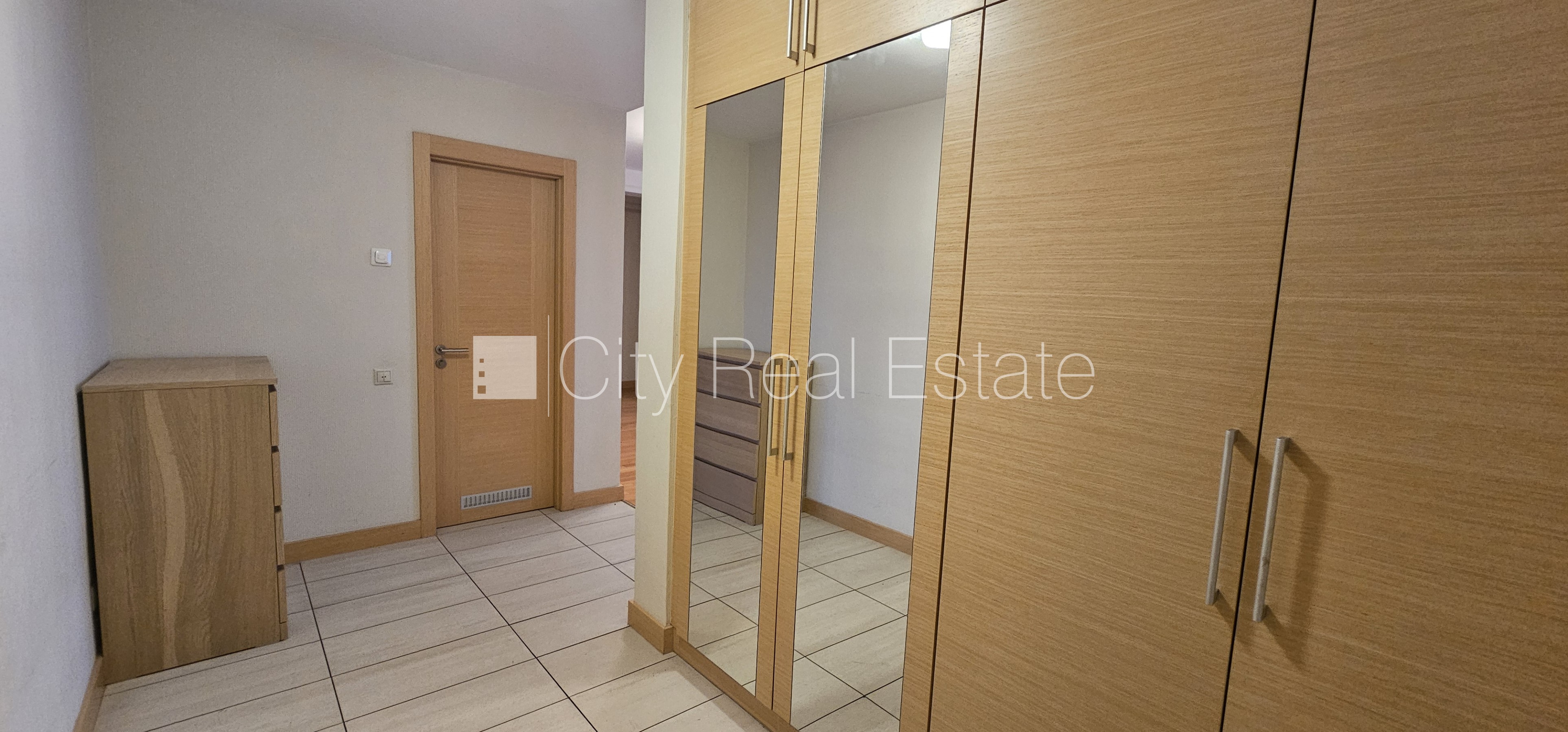 Sludinājumi. Jaunceltne, labiekārtots apzaļumots pagalms, teritorijas iebrauktuves vārti aprīkoti ar Cena: 850 EUR/mēn Foto #18