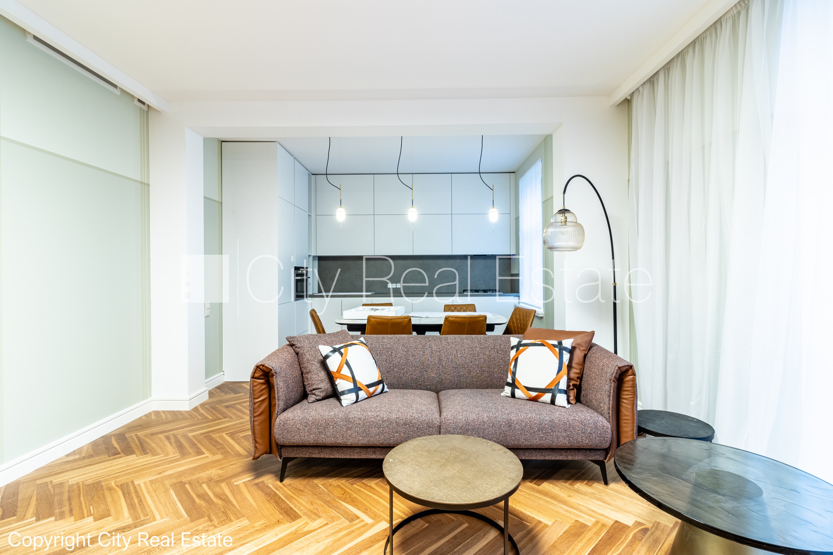 Sludinājumi. Privātmāja, dzīvokļu skaits ēkā  4 gab., labiekārtots apzaļumots pagalms, bruģēts piebraucamais Cena: 1700 EUR/mēn Foto #3