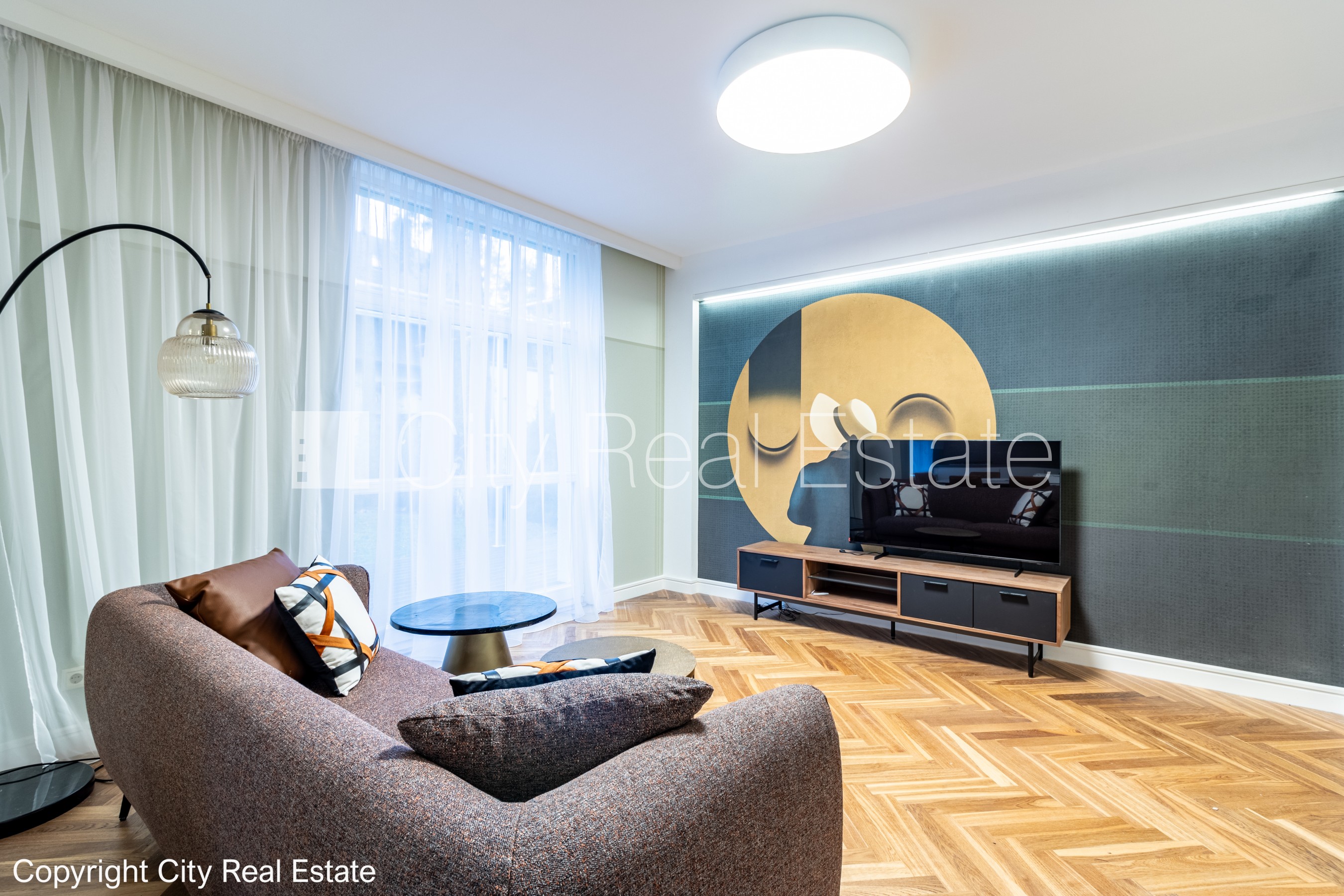 Sludinājumi. Privātmāja, dzīvokļu skaits ēkā  4 gab., labiekārtots apzaļumots pagalms, bruģēts piebraucamais Cena: 1700 EUR/mēn Foto #2