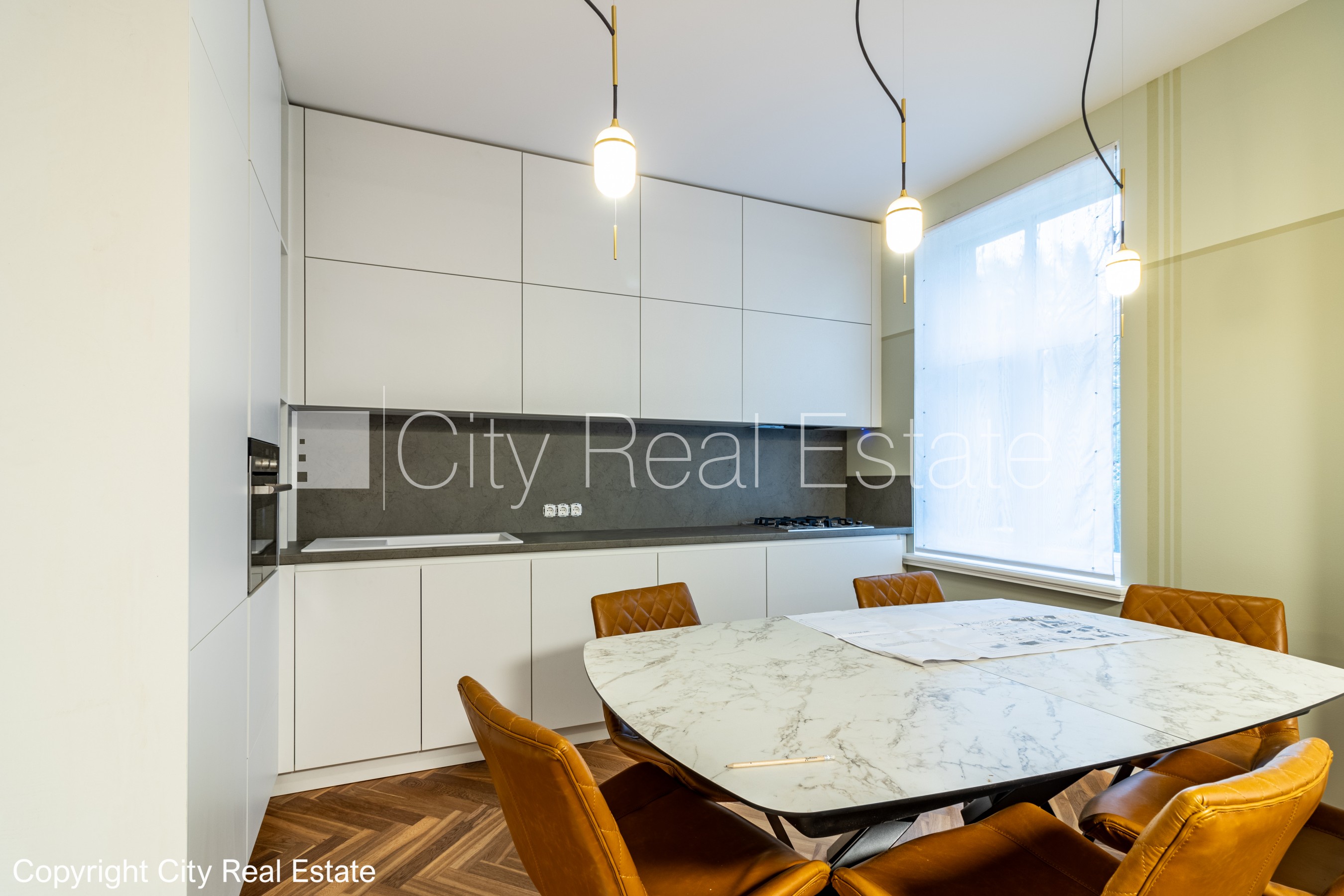 Sludinājumi. Privātmāja, dzīvokļu skaits ēkā  4 gab., labiekārtots apzaļumots pagalms, bruģēts piebraucamais Cena: 1700 EUR/mēn Foto #4