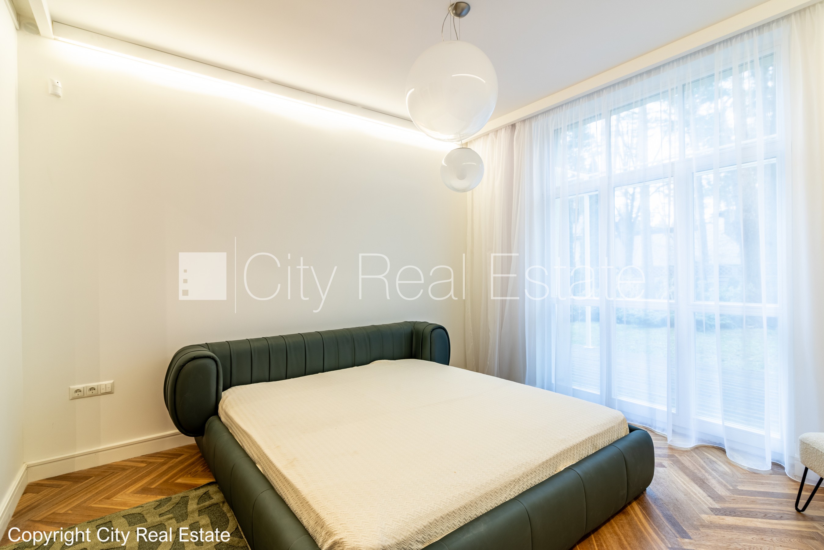 Sludinājumi. Privātmāja, dzīvokļu skaits ēkā  4 gab., labiekārtots apzaļumots pagalms, bruģēts piebraucamais Cena: 1700 EUR/mēn Foto #6