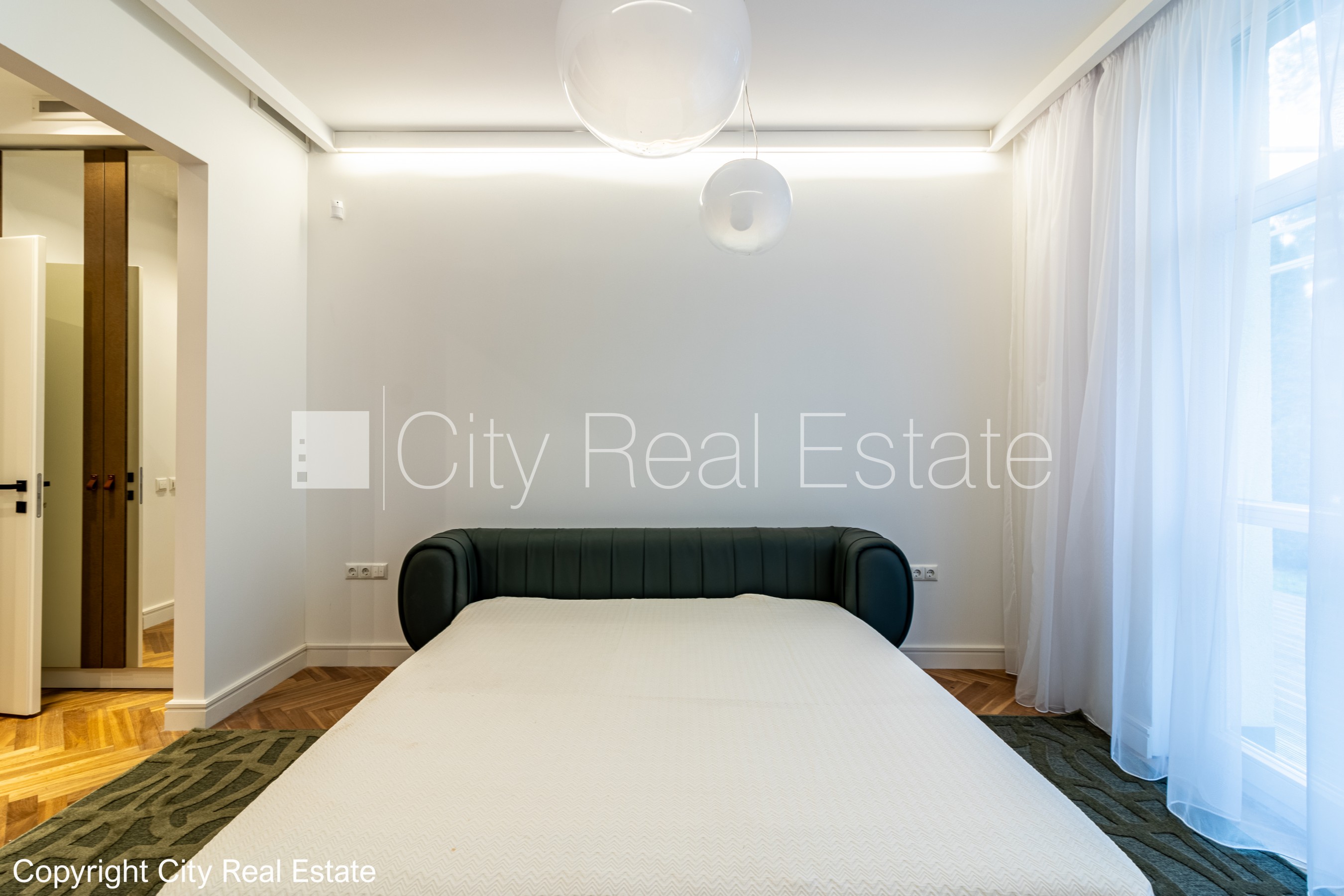 Sludinājumi. Privātmāja, dzīvokļu skaits ēkā  4 gab., labiekārtots apzaļumots pagalms, bruģēts piebraucamais Cena: 1700 EUR/mēn Foto #7