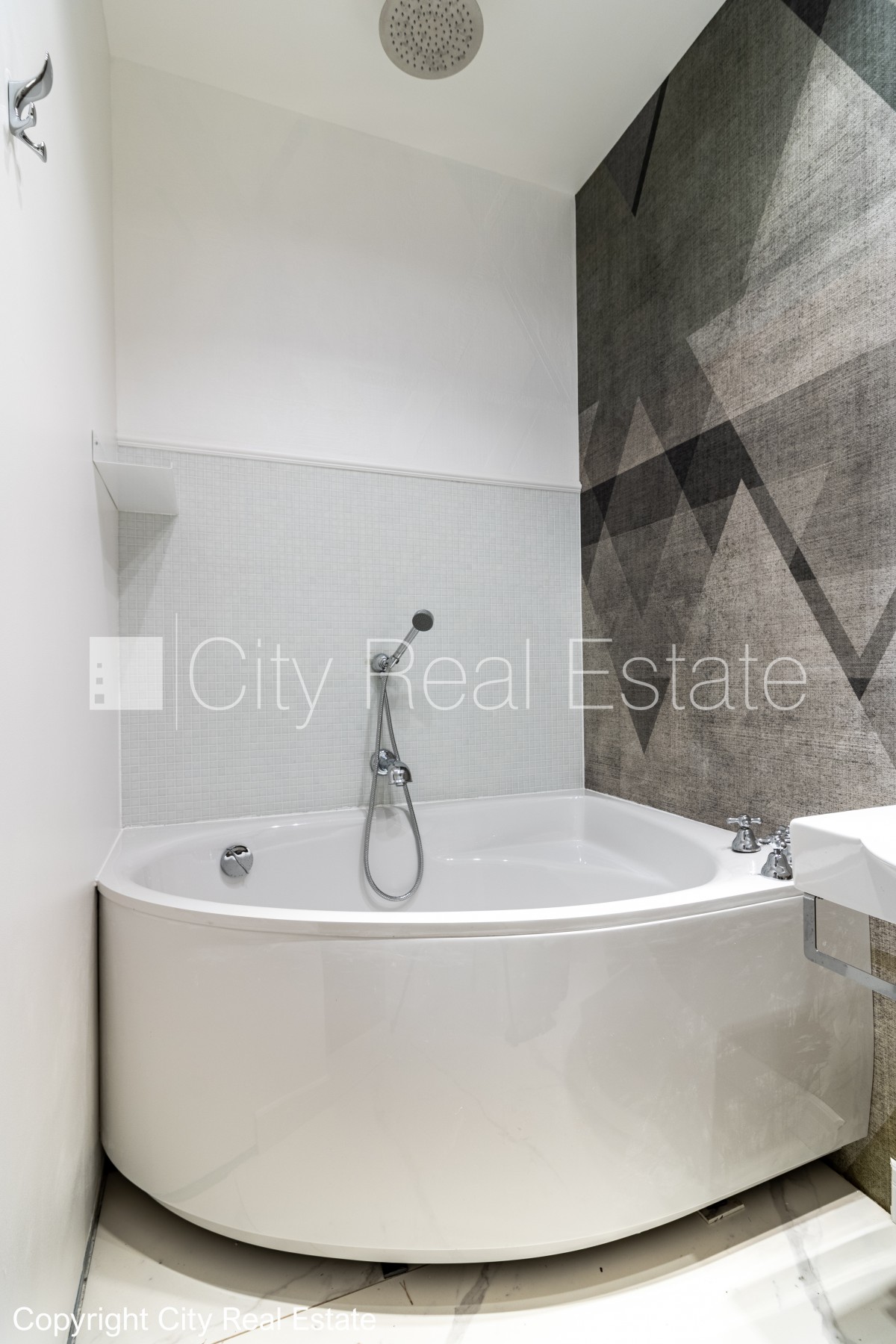 Sludinājumi. Privātmāja, dzīvokļu skaits ēkā  4 gab., labiekārtots apzaļumots pagalms, bruģēts piebraucamais Cena: 1700 EUR/mēn Foto #10