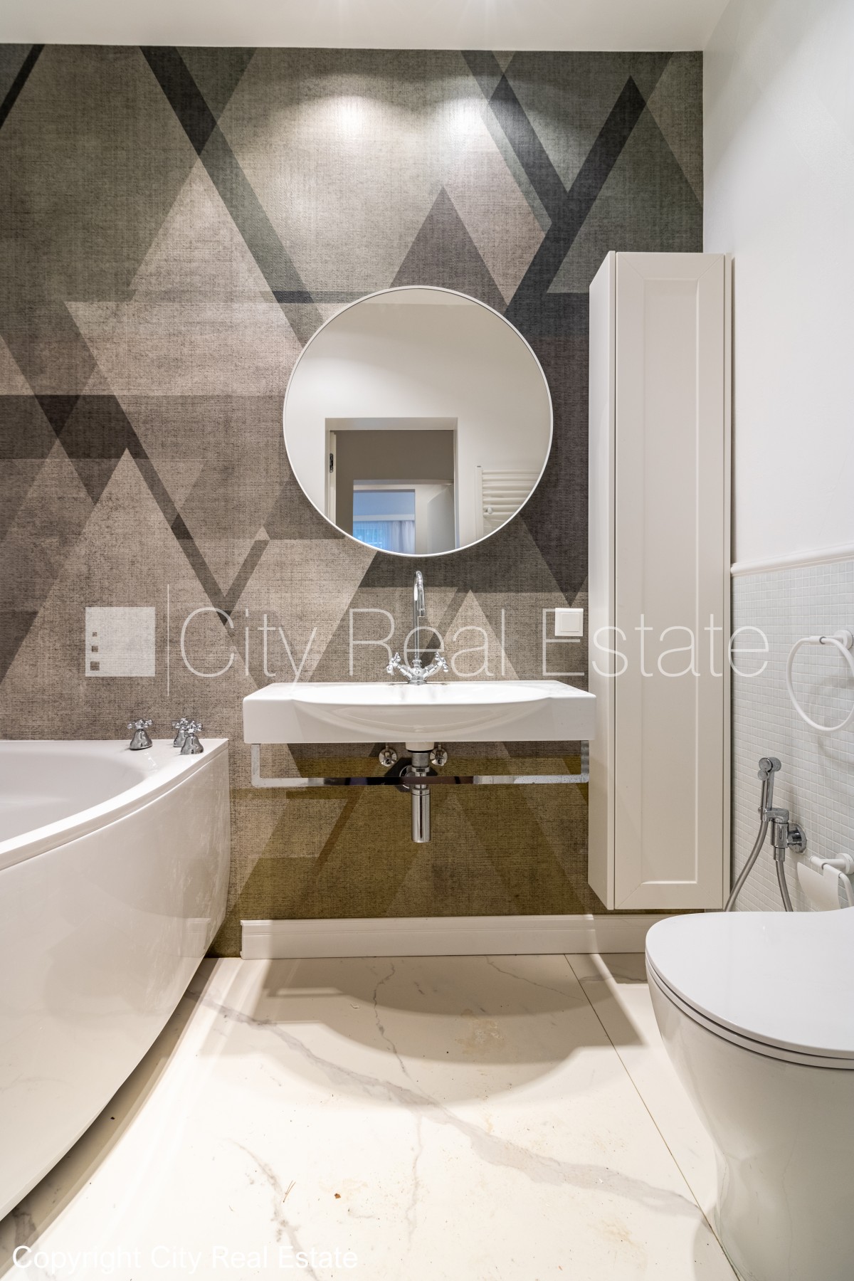 Sludinājumi. Privātmāja, dzīvokļu skaits ēkā  4 gab., labiekārtots apzaļumots pagalms, bruģēts piebraucamais Cena: 1700 EUR/mēn Foto #9