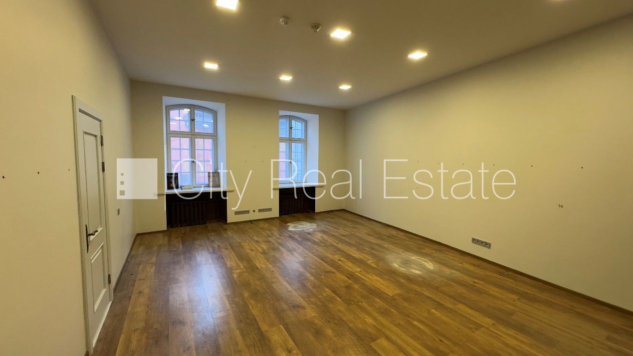 Sludinājumi. Fasādes māja, renovēta māja, viena kvadrātmetra apsaimniekošanas maksa mēnesī  1,5 EUR, ieeja no Cena: 368 EUR/mēn Foto #2