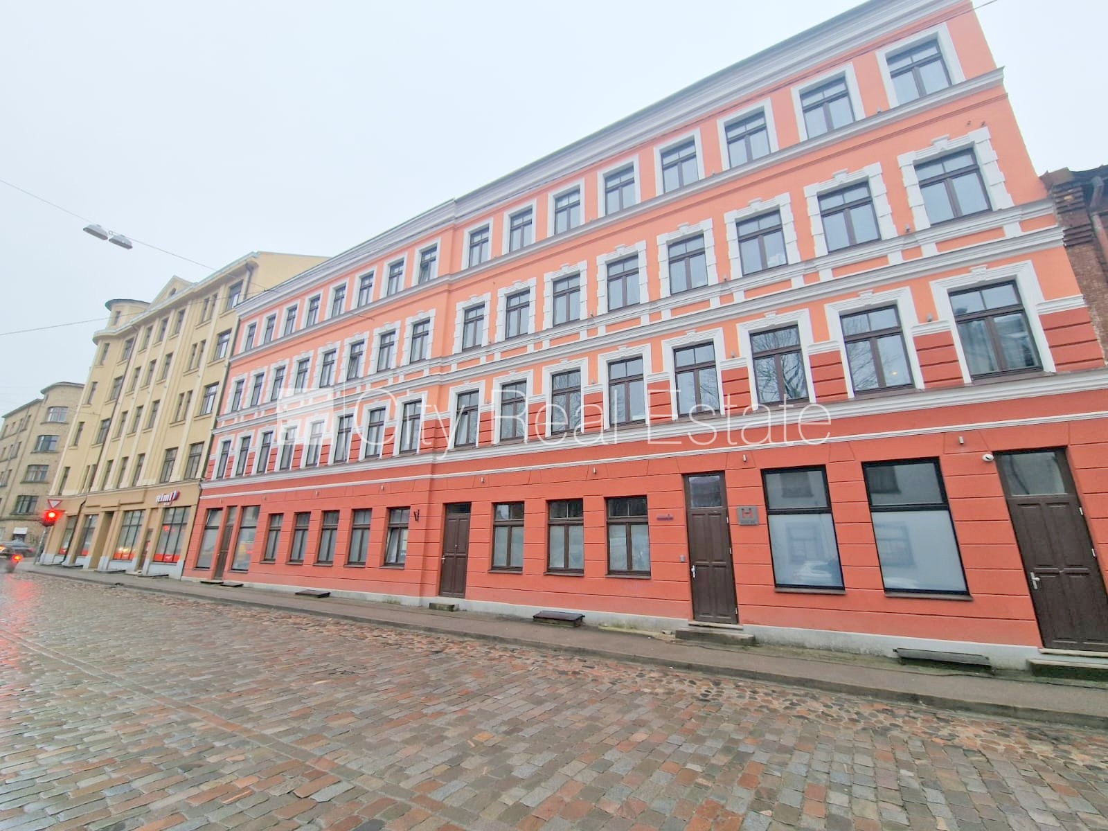 Sludinājumi. Pagalma ēka, renovēta māja, slēgts pagalms, ieeja no ielas un pagalma, kāpņu telpa pēc kapitālā Cena: 430 EUR/mēn Foto #20