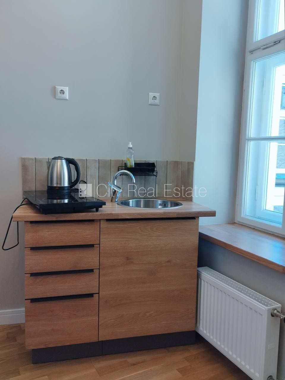 Sludinājumi. Fasādes māja, iespēja nomāt autostāvvietu, ieeja no ielas, kāpņu telpa pēc kapitālā remonta, Cena: 500 EUR/mēn Foto #6