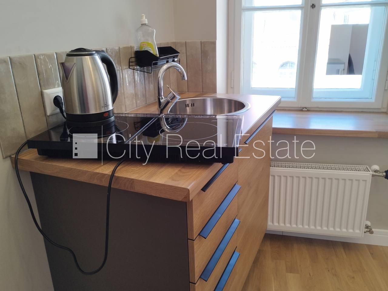 Sludinājumi. Fasādes māja, iespēja nomāt autostāvvietu, ieeja no ielas, kāpņu telpa pēc kapitālā remonta, Cena: 500 EUR/mēn Foto #7