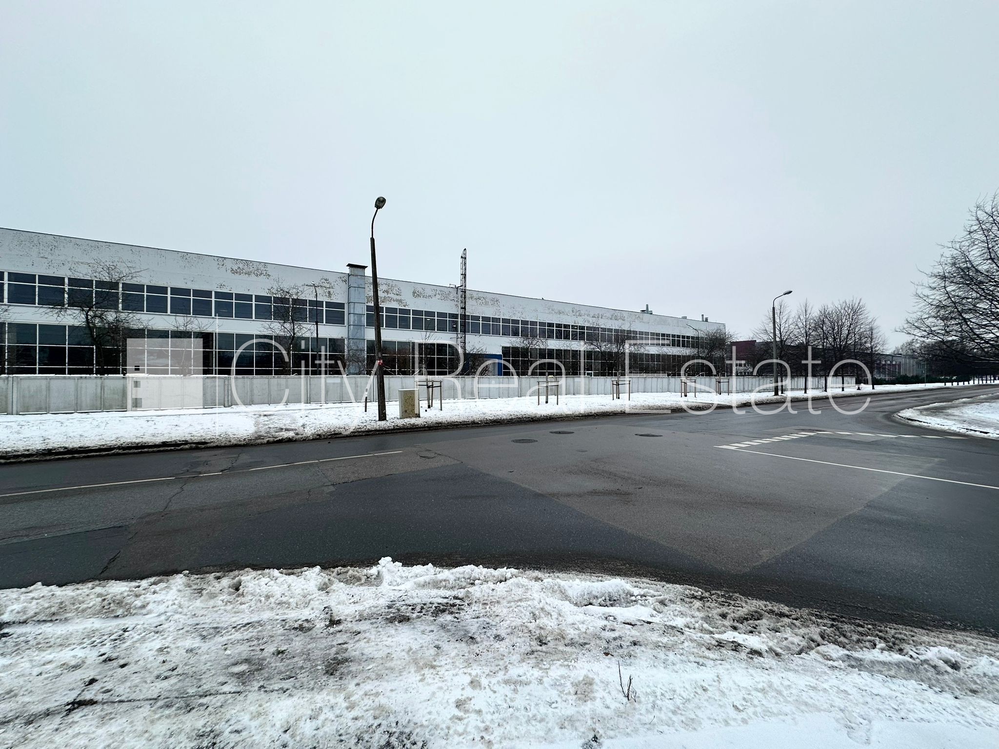 Объявление. Территория обнесена забором, разрешено строить двухэтажное здание, разрешено строить многоэтажный Цена: 159000 EUR Foto #1