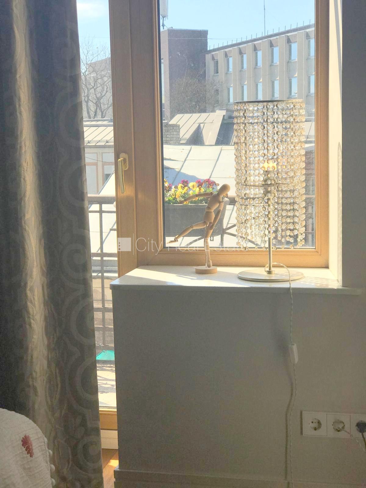 Sludinājumi. Fasādes māja, slēgts pagalms, vieta automašīnai, ieeja no ielas, kāpņu telpa pēc kosmētiskā Cena: 1500 EUR/mēn Foto #18