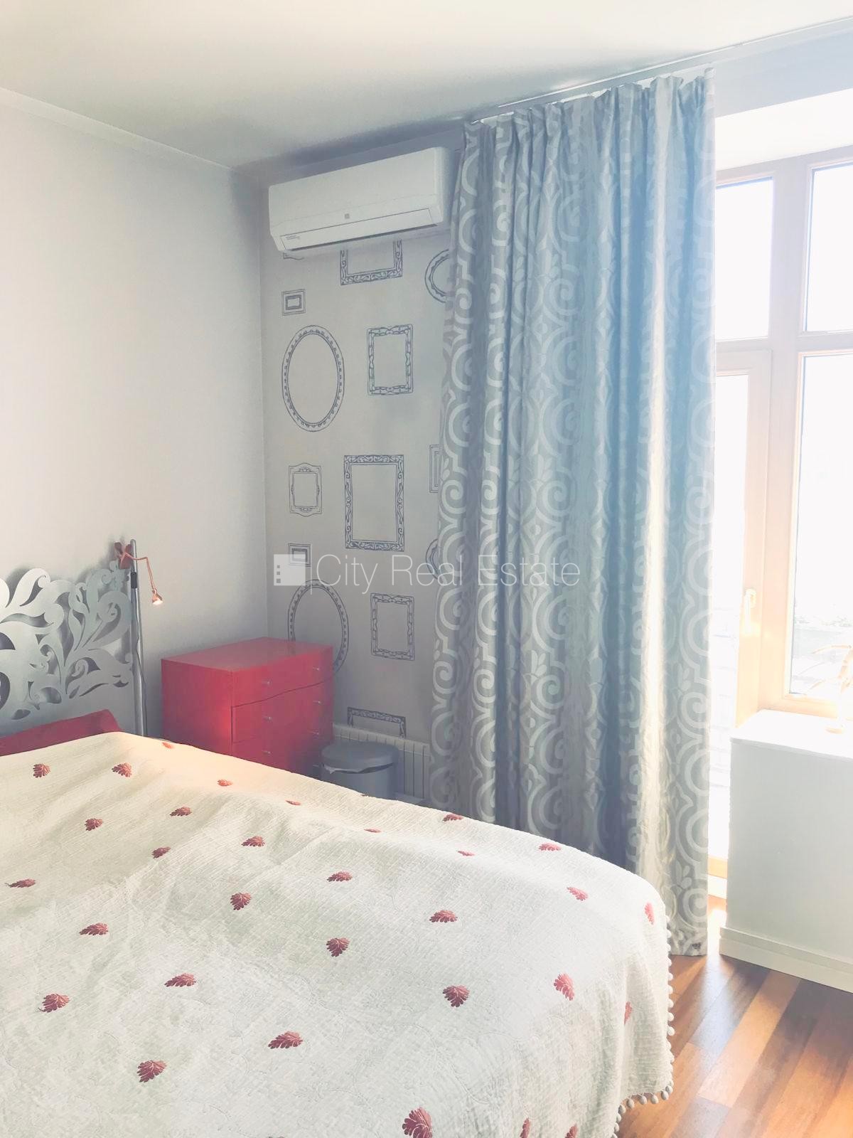 Sludinājumi. Fasādes māja, slēgts pagalms, vieta automašīnai, ieeja no ielas, kāpņu telpa pēc kosmētiskā Cena: 1500 EUR/mēn Foto #20