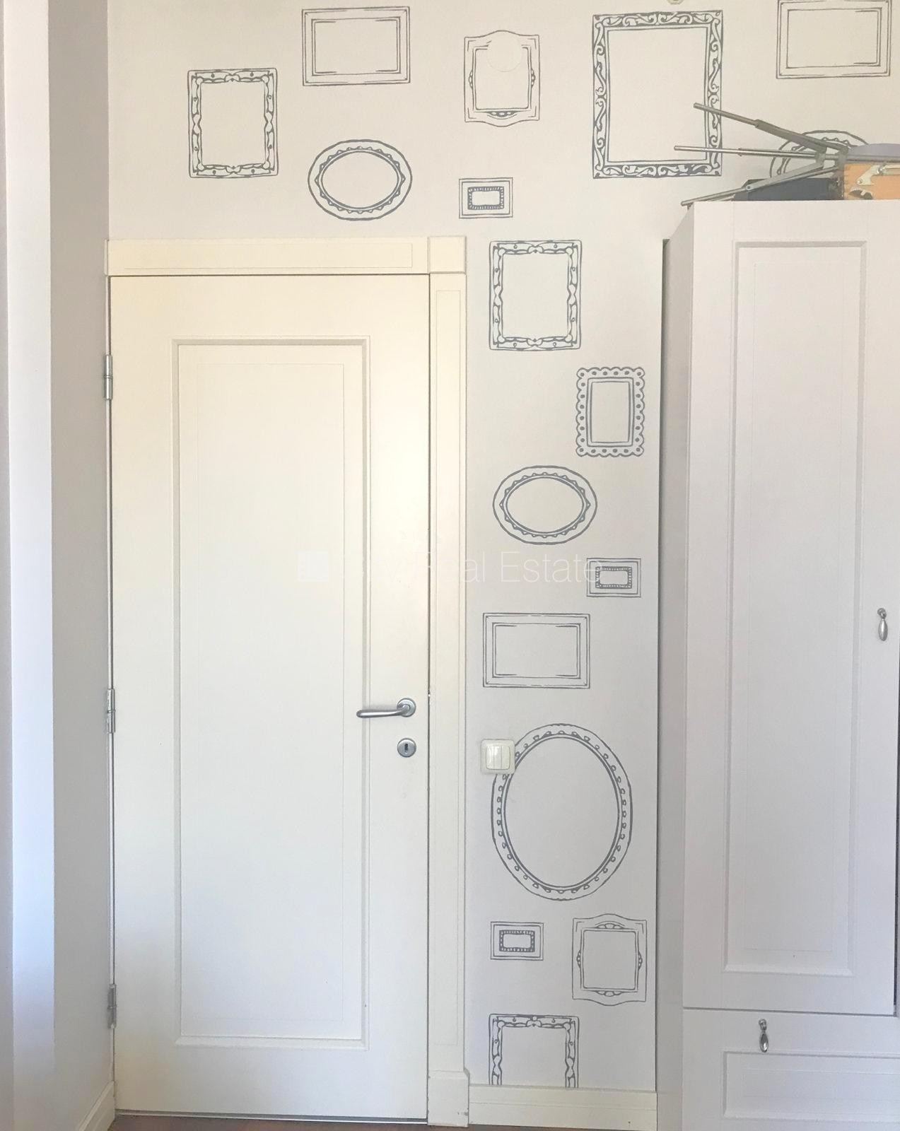 Sludinājumi. Fasādes māja, slēgts pagalms, vieta automašīnai, ieeja no ielas, kāpņu telpa pēc kosmētiskā Cena: 1500 EUR/mēn Foto #21