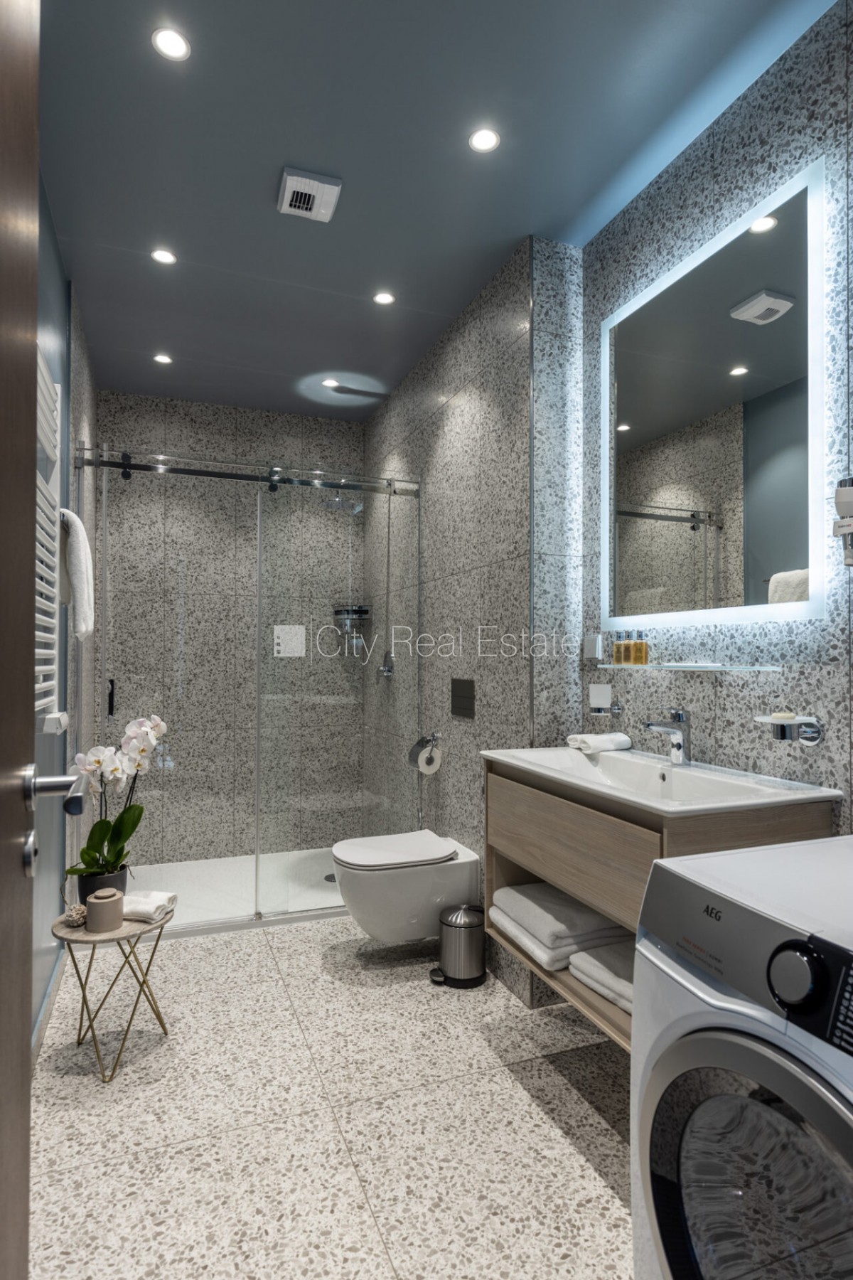 Sludinājumi. Šo dzīvokli izīrē pa diennaktīm (īstermiņa īre), īres cena sludinājumā norādīta par vienu diennakts Cena: 300 EUR/mēn Foto #6