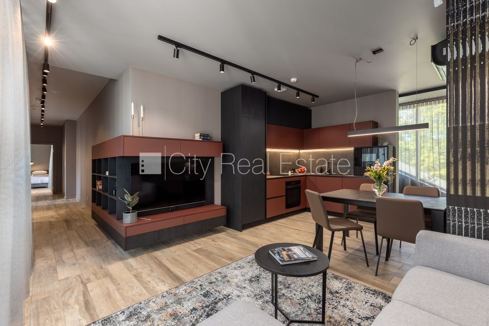 Sludinājumi. Šo dzīvokli izīrē pa diennaktīm (īstermiņa īre), īres cena sludinājumā norādīta par vienu diennakts Cena: 440 EUR/mēn Foto #1