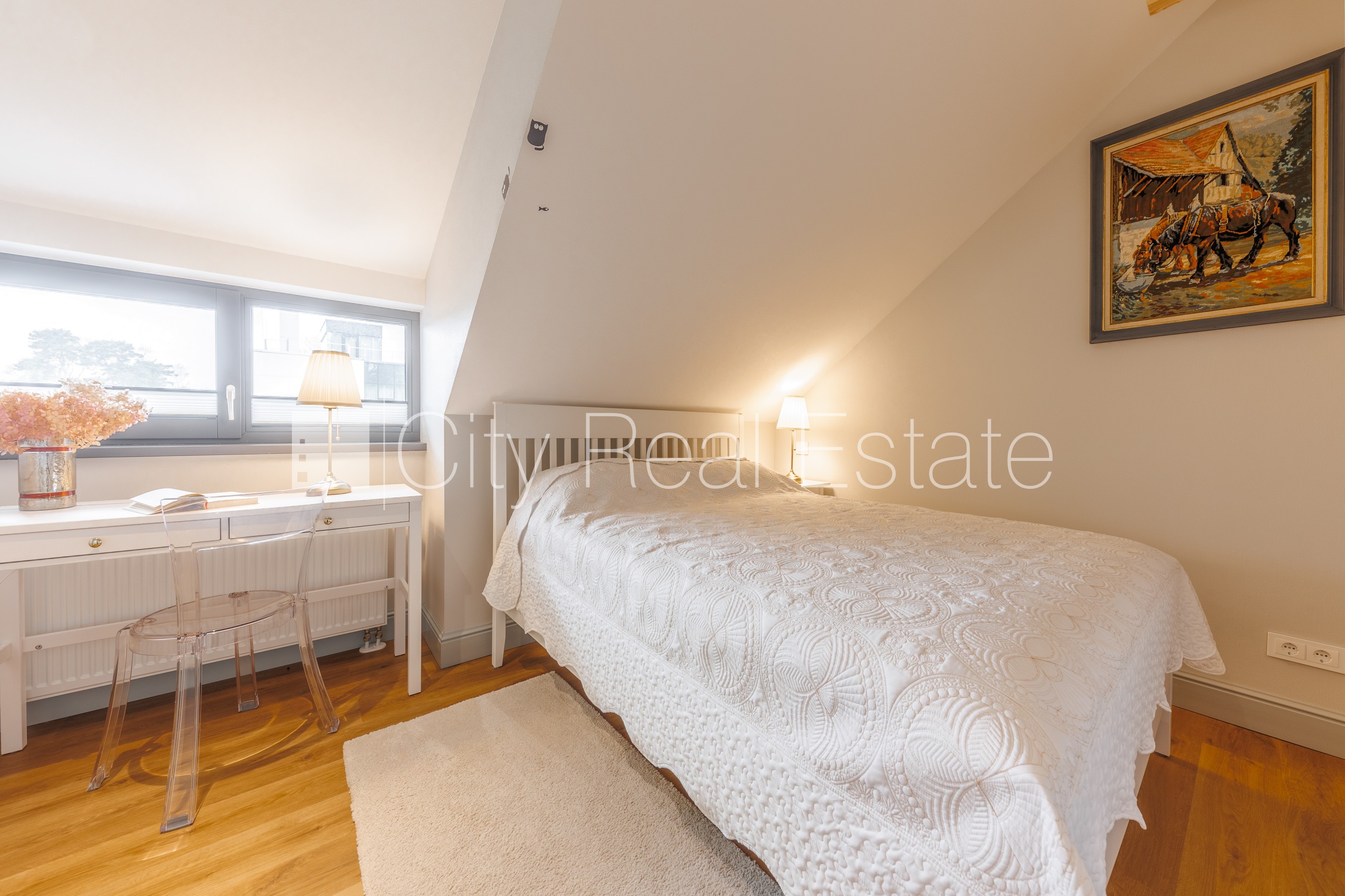 Sludinājumi. Jaunceltne, labiekārtots apzaļumots pagalms, slēgts pagalms, apzaļumota teritorija ar jaunu kokaugu Cena: 1900 EUR/mēn Foto #14