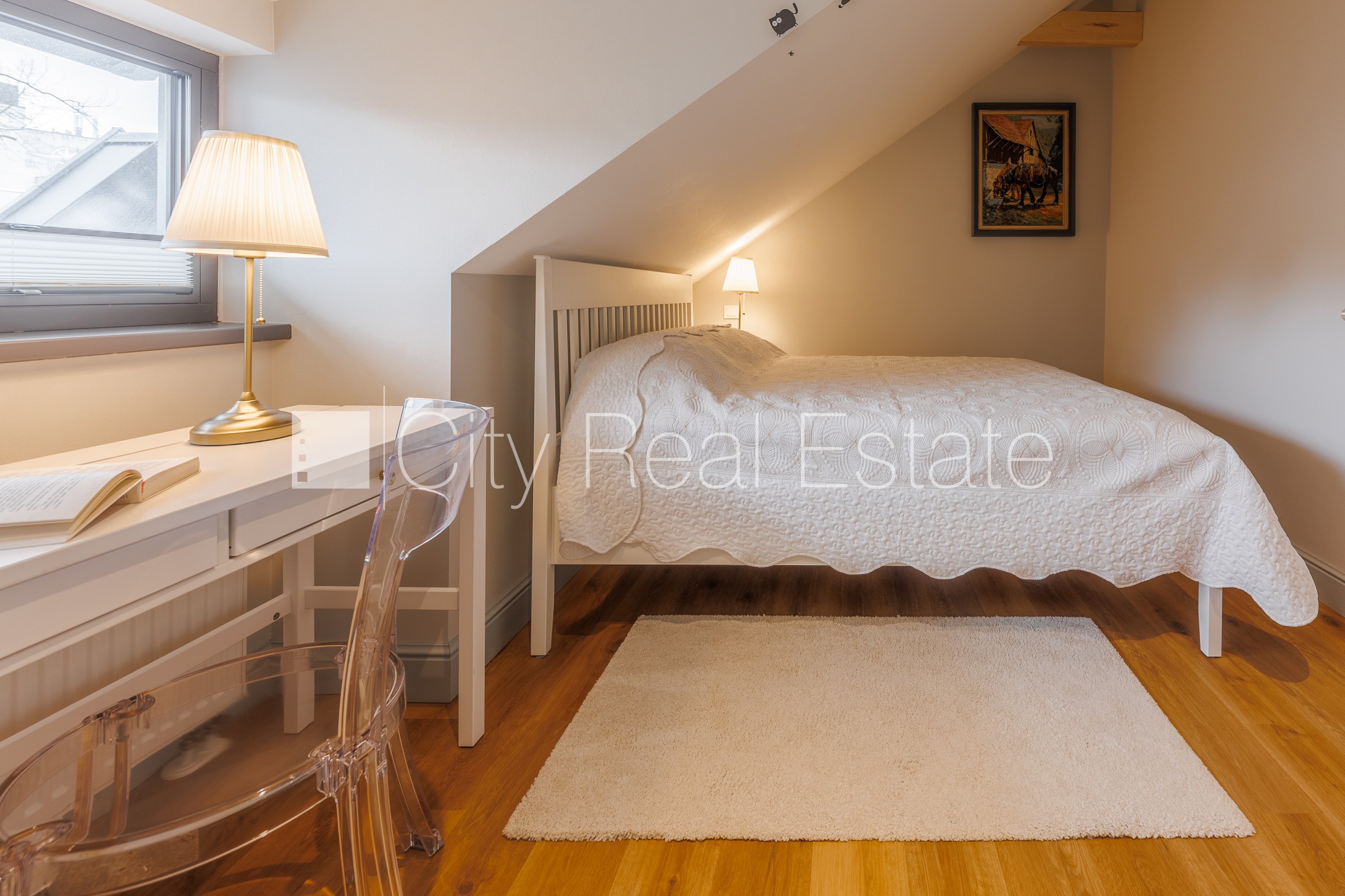 Sludinājumi. Jaunceltne, labiekārtots apzaļumots pagalms, slēgts pagalms, apzaļumota teritorija ar jaunu kokaugu Cena: 1900 EUR/mēn Foto #15