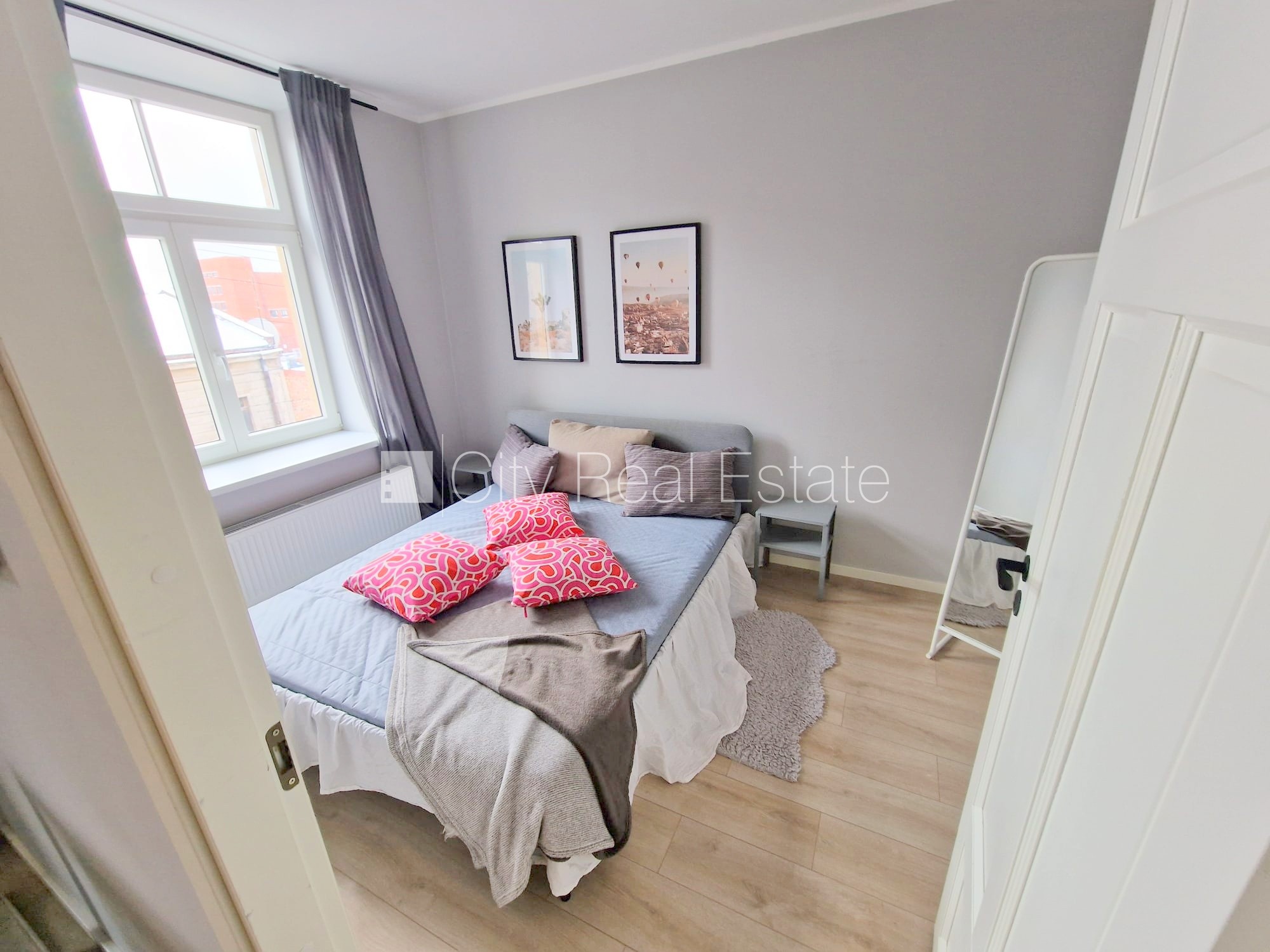 Sludinājumi. Fasādes māja, renovēta māja, slēgts pagalms, ieeja no ielas un pagalma, kāpņu telpa pēc kapitālā Cena: 450 EUR/mēn Foto #9