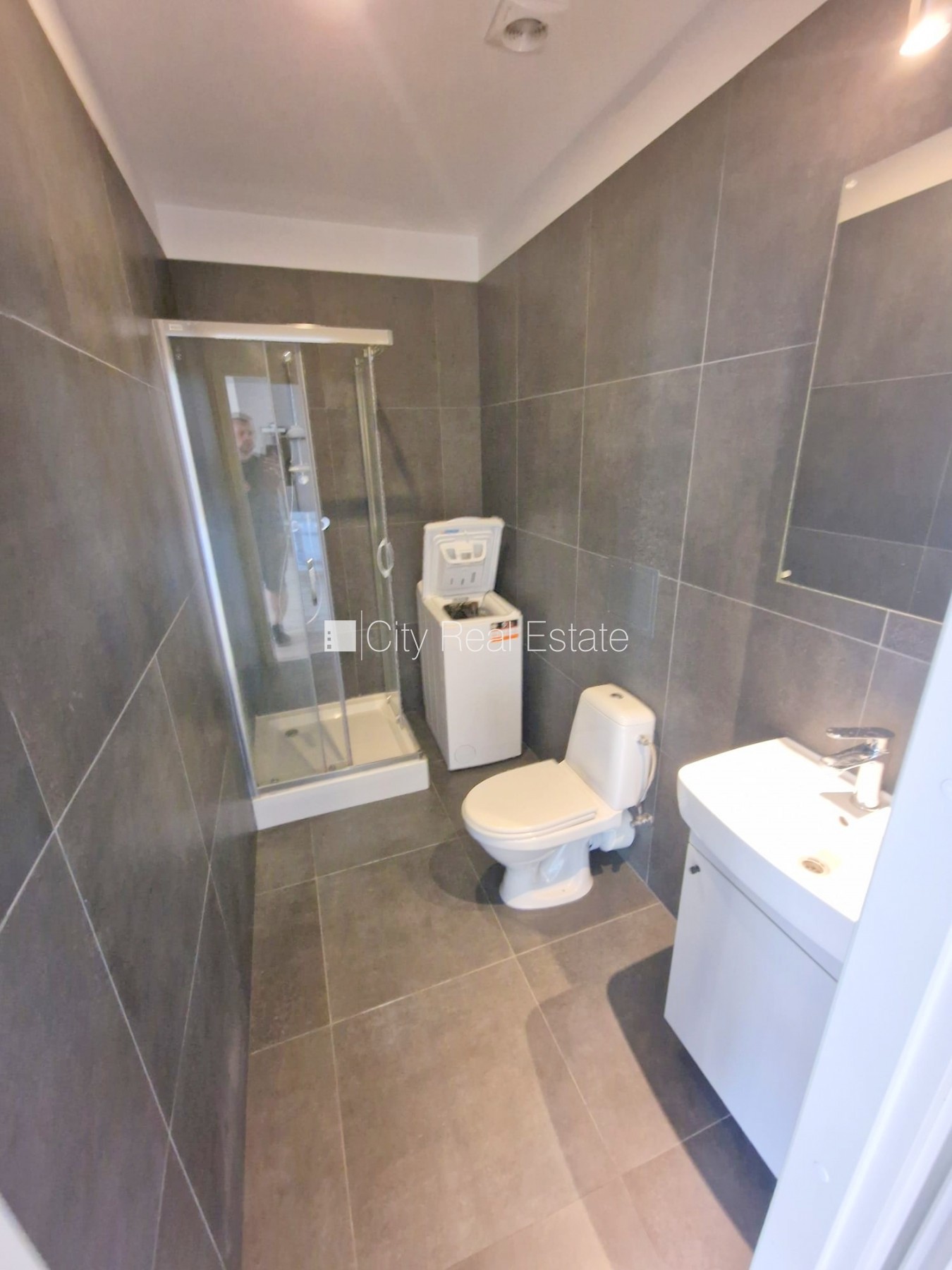 Sludinājumi. Fasādes māja, renovēta māja, slēgts pagalms, ieeja no ielas un pagalma, kāpņu telpa pēc kapitālā Cena: 450 EUR/mēn Foto #13