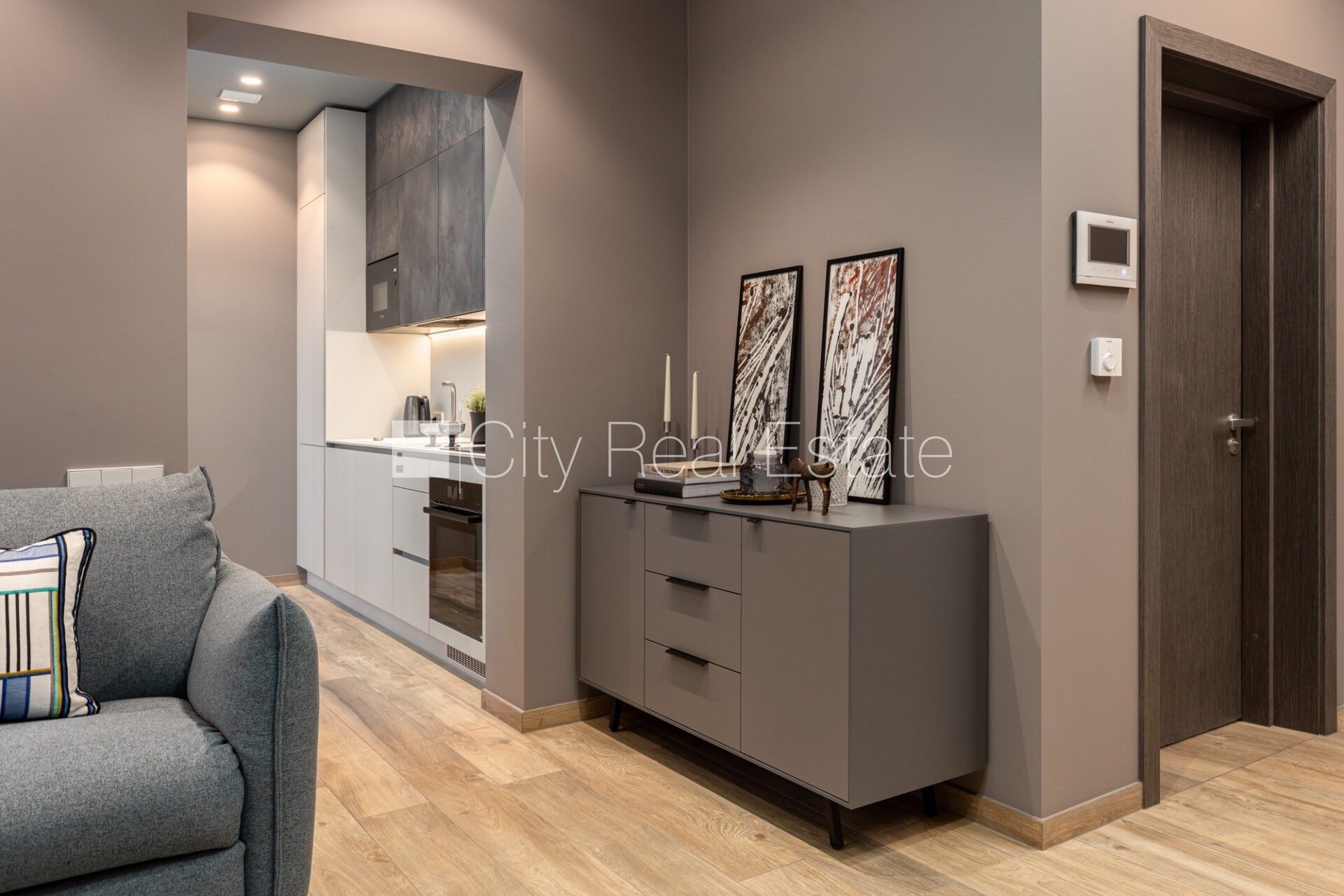 Sludinājumi. Jaunceltne, fasādes māja, zaļā teritorija, pazemes autostāvvieta, apzaļumota teritorija ar jaunu Cena: 2500 EUR/mēn Foto #10