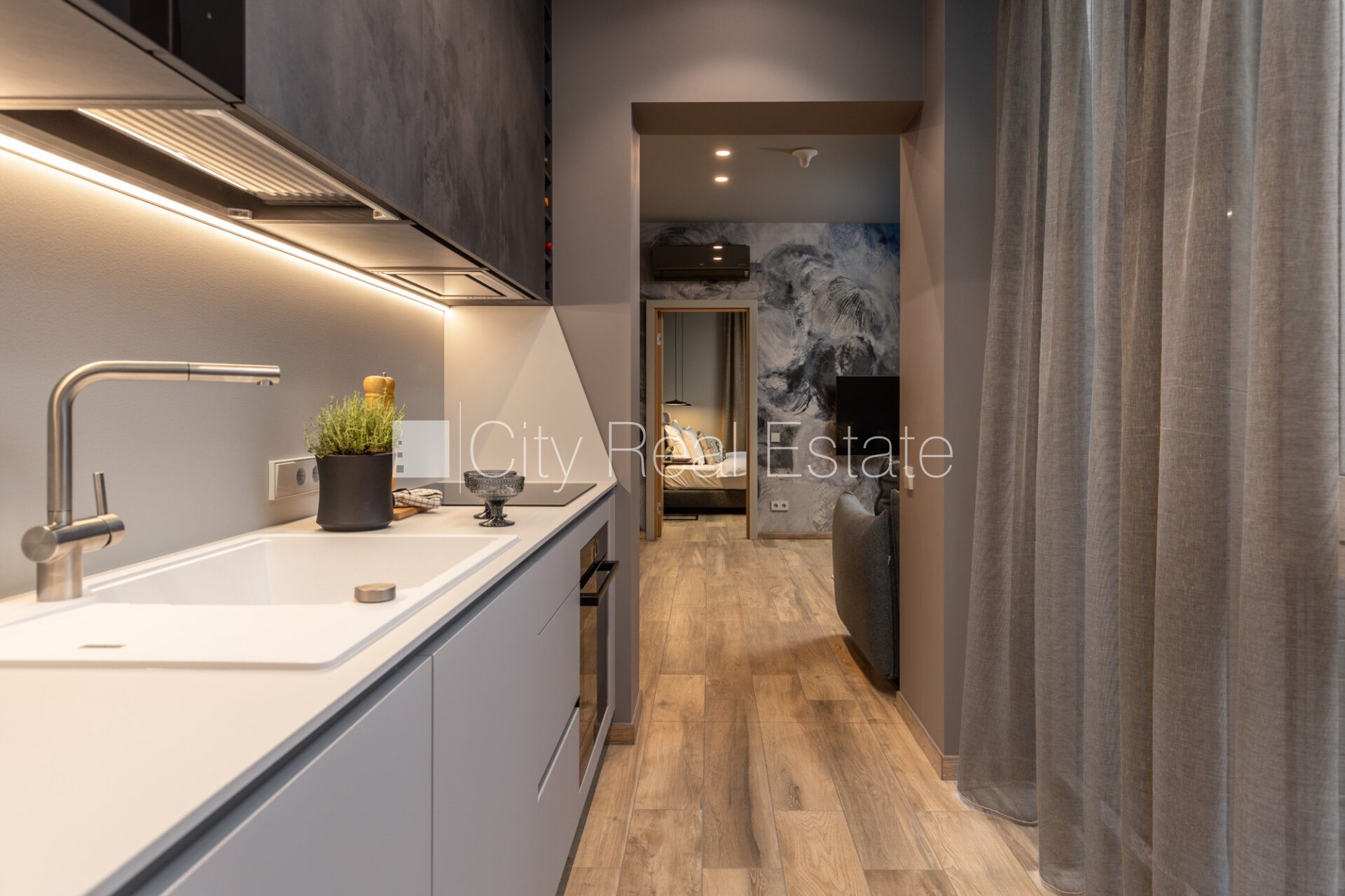 Sludinājumi. Jaunceltne, fasādes māja, zaļā teritorija, pazemes autostāvvieta, apzaļumota teritorija ar jaunu Cena: 2500 EUR/mēn Foto #9