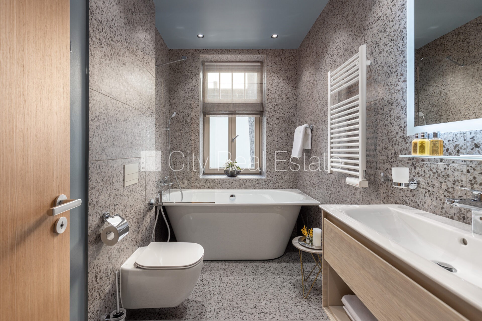 Sludinājumi. Jaunceltne, fasādes māja, zaļā teritorija, pazemes autostāvvieta, apzaļumota teritorija ar jaunu Cena: 2500 EUR/mēn Foto #11