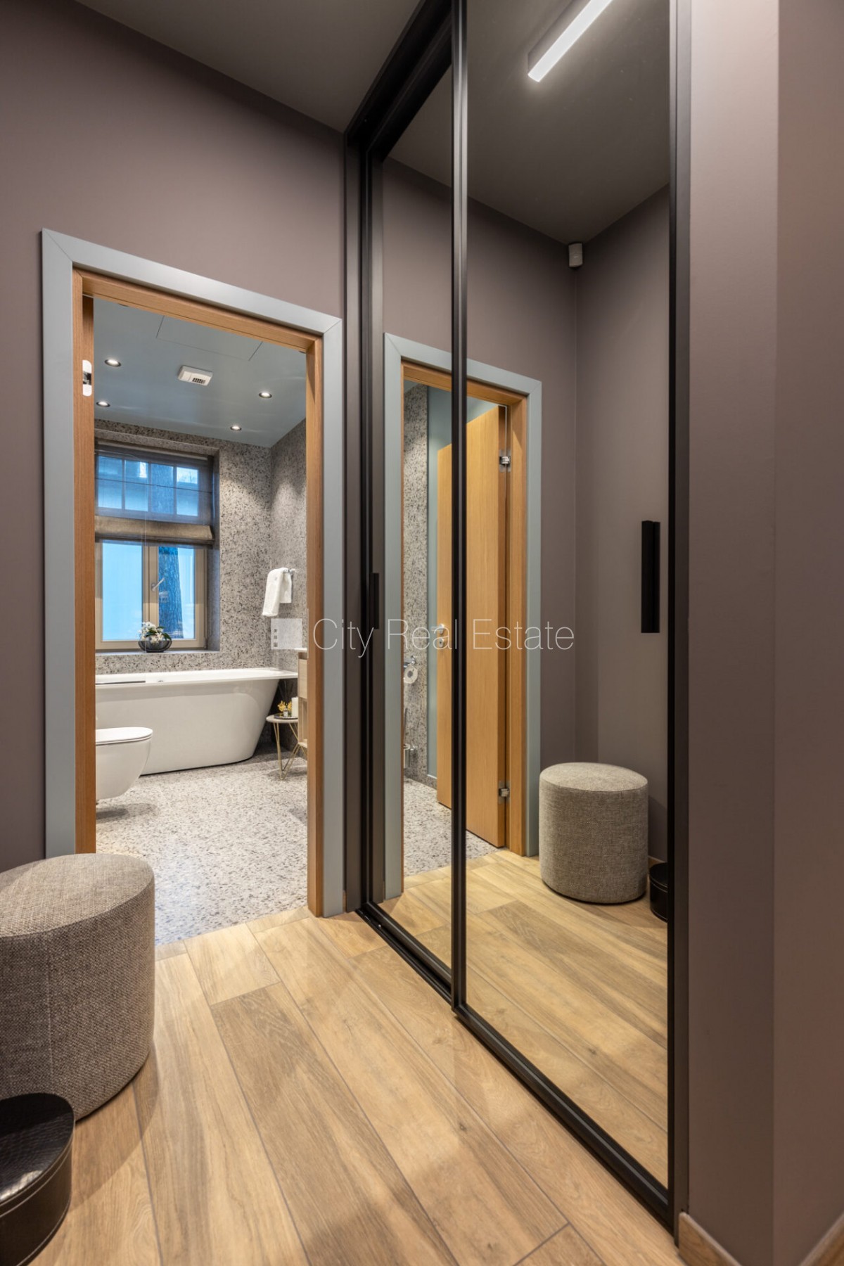 Sludinājumi. Jaunceltne, fasādes māja, zaļā teritorija, pazemes autostāvvieta, apzaļumota teritorija ar jaunu Cena: 2500 EUR/mēn Foto #12