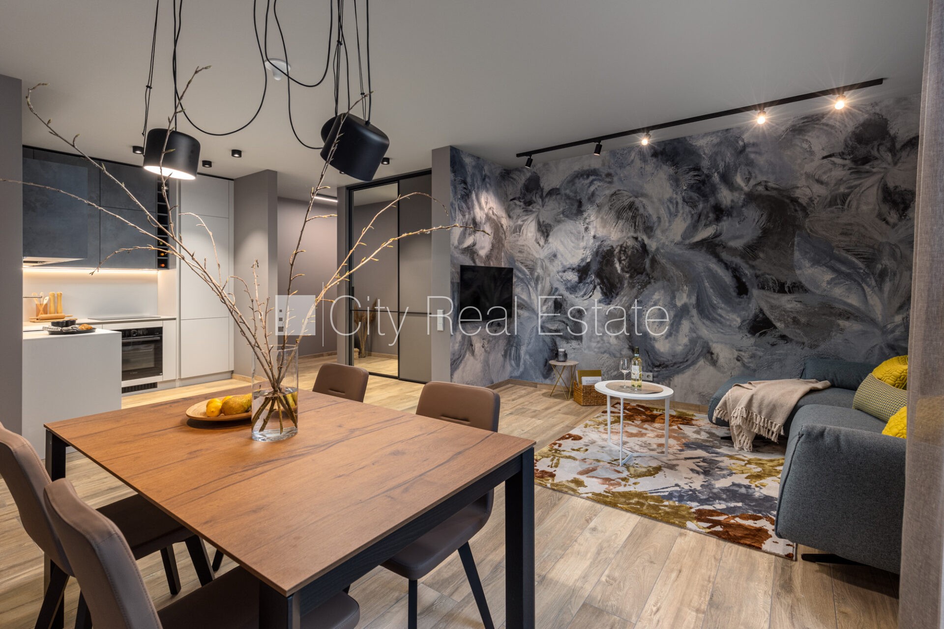 Sludinājumi. Jaunceltne, fasādes māja, zaļā teritorija, pazemes autostāvvieta, ieeja no ielas, apzaļumota Cena: 3800 EUR/mēn Foto #1