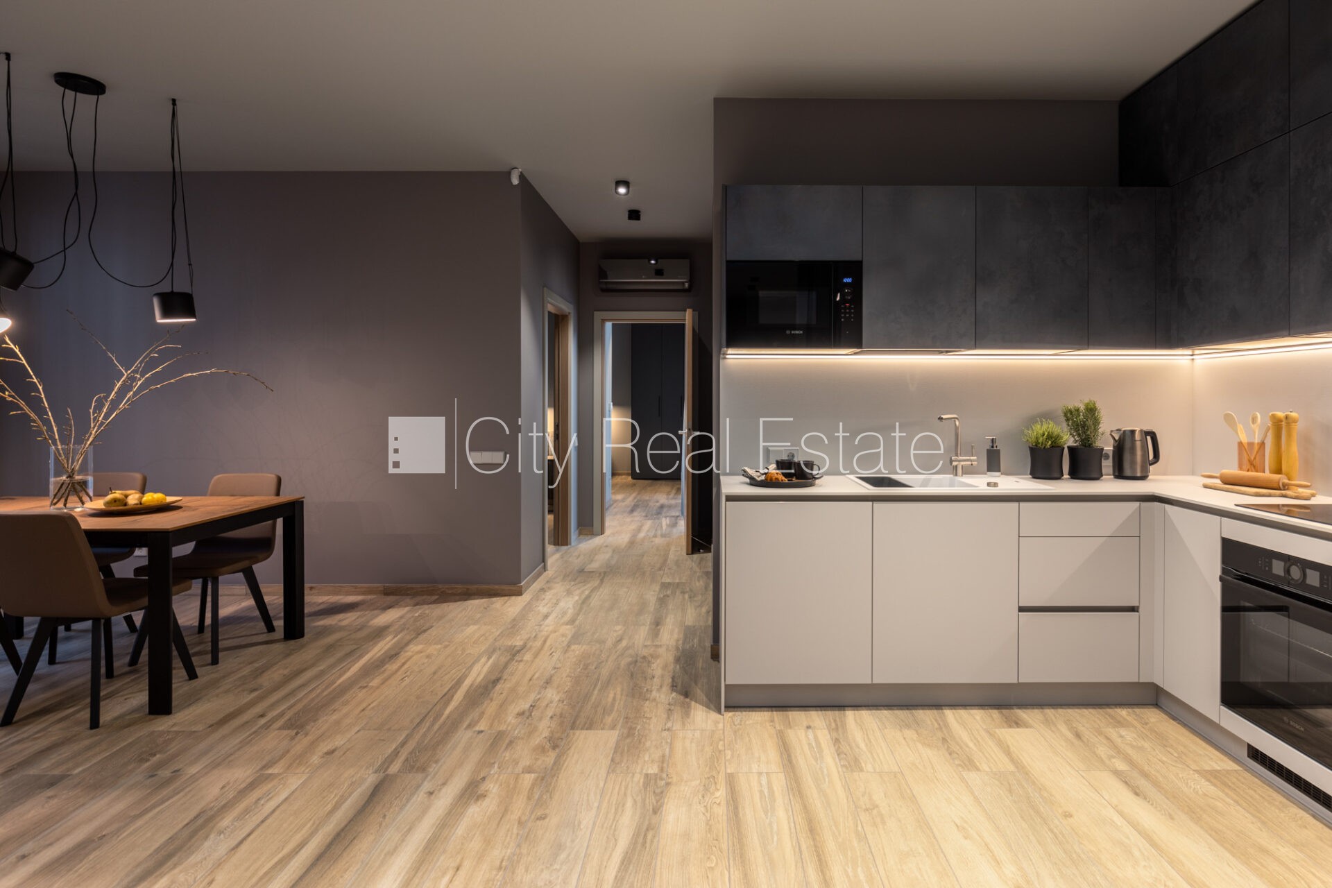 Sludinājumi. Jaunceltne, fasādes māja, zaļā teritorija, pazemes autostāvvieta, ieeja no ielas, apzaļumota Cena: 3800 EUR/mēn Foto #6