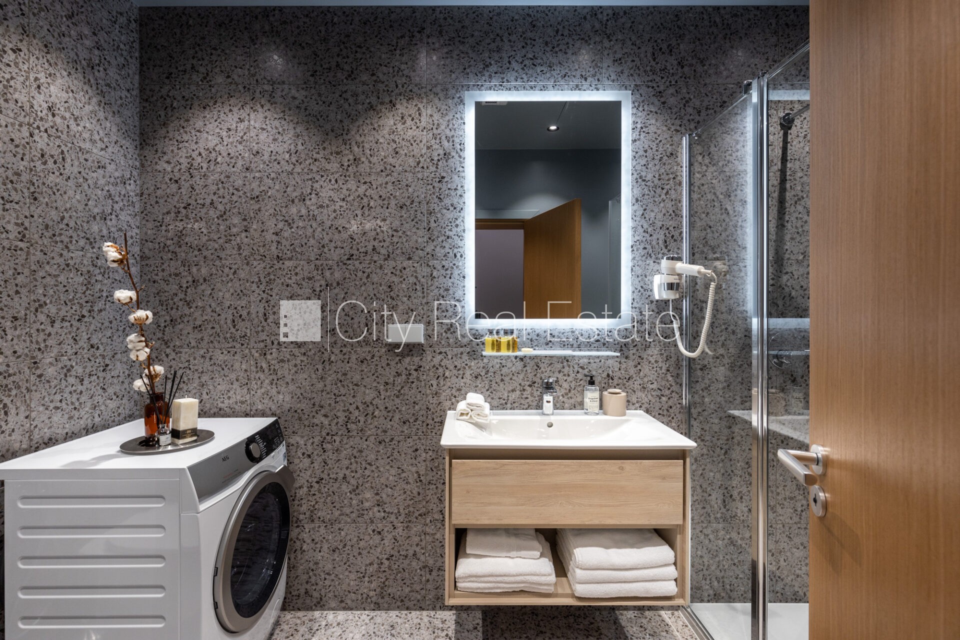 Sludinājumi. Jaunceltne, fasādes māja, zaļā teritorija, pazemes autostāvvieta, ieeja no ielas, apzaļumota Cena: 3800 EUR/mēn Foto #10