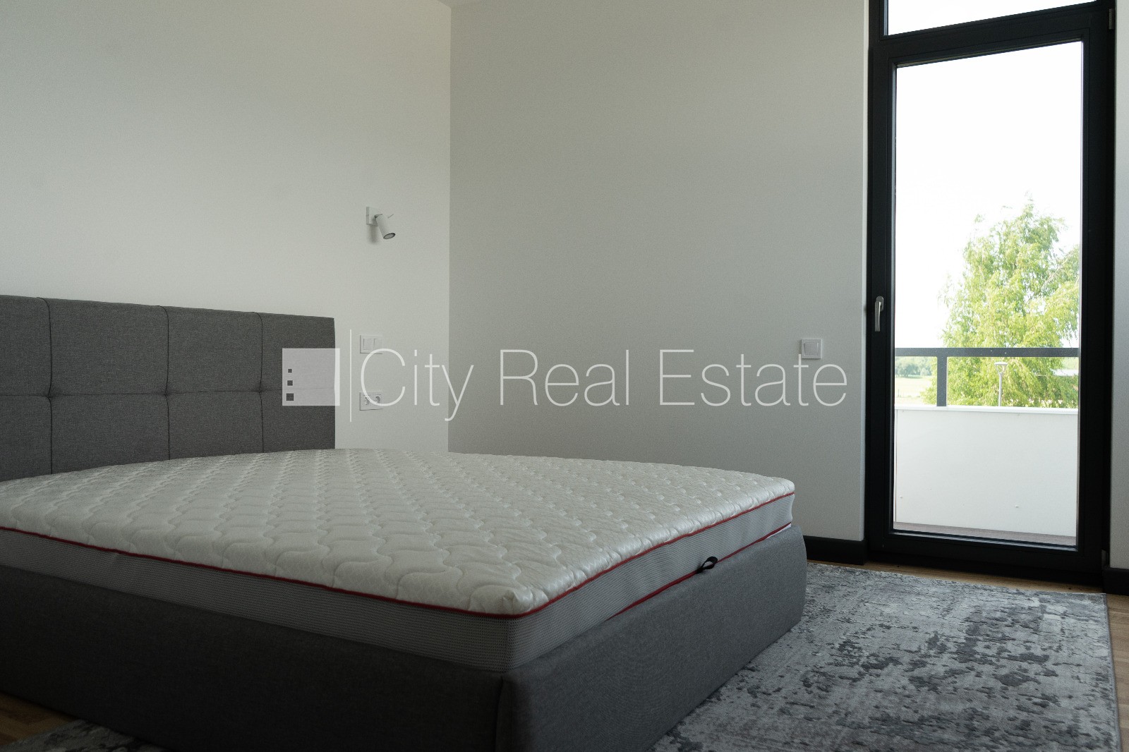 Sludinājumi. Privātmāja, apsaimniekošanas maksa mēnesī 62,46 EUR, energo efektīva māja, labiekārtota apzaļumota Cena: 1950 EUR/mēn Foto #11