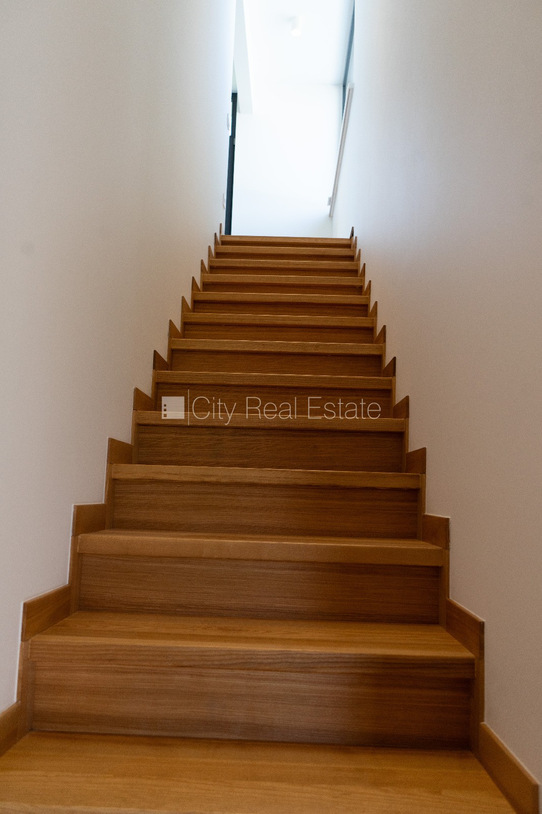 Sludinājumi. Privātmāja, apsaimniekošanas maksa mēnesī 62,46 EUR, energo efektīva māja, labiekārtota apzaļumota Cena: 1950 EUR/mēn Foto #10