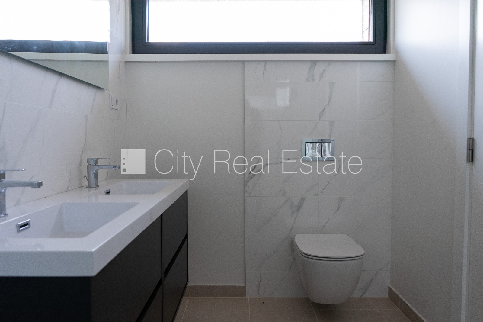 Sludinājumi. Privātmāja, apsaimniekošanas maksa mēnesī 62,46 EUR, energo efektīva māja, labiekārtota apzaļumota Cena: 1950 EUR/mēn Foto #14