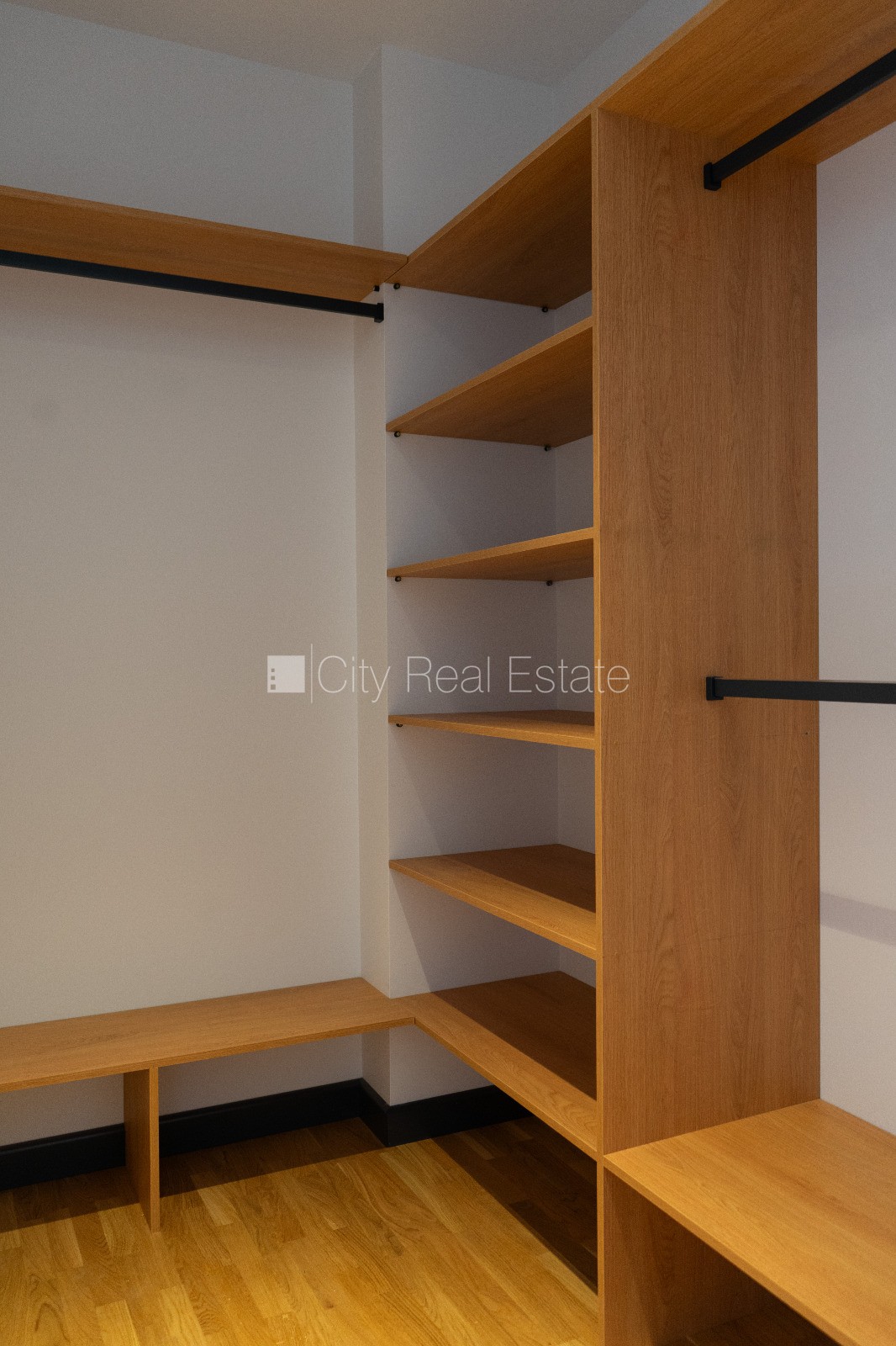 Sludinājumi. Privātmāja, apsaimniekošanas maksa mēnesī 62,46 EUR, energo efektīva māja, labiekārtota apzaļumota Cena: 1950 EUR/mēn Foto #17