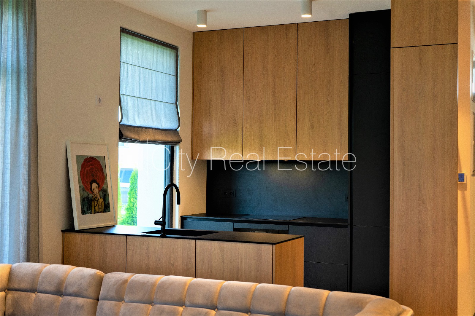 Sludinājumi. Privātmāja, apsaimniekošanas maksa mēnesī 62,46 EUR, energo efektīva māja, labiekārtota apzaļumota Cena: 1950 EUR/mēn Foto #3