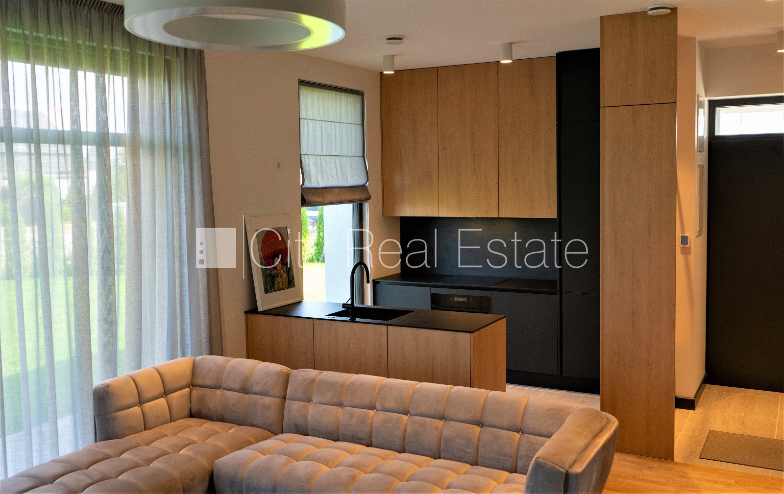 Sludinājumi. Privātmāja, apsaimniekošanas maksa mēnesī 62,46 EUR, energo efektīva māja, labiekārtota apzaļumota Cena: 1950 EUR/mēn Foto #4