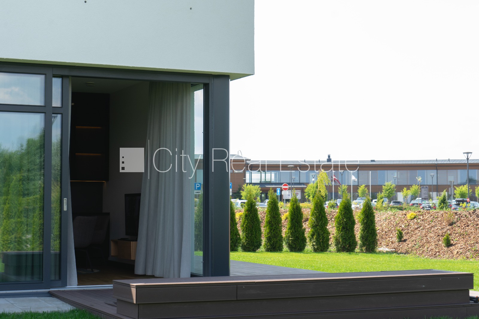 Sludinājumi. Privātmāja, apsaimniekošanas maksa mēnesī 62,46 EUR, energo efektīva māja, labiekārtota apzaļumota Cena: 1950 EUR/mēn Foto #8