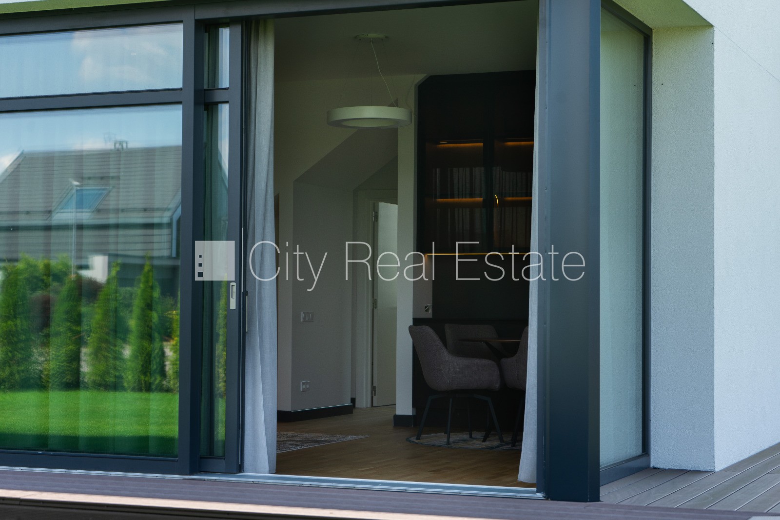 Sludinājumi. Privātmāja, apsaimniekošanas maksa mēnesī 62,46 EUR, energo efektīva māja, labiekārtota apzaļumota Cena: 1950 EUR/mēn Foto #7