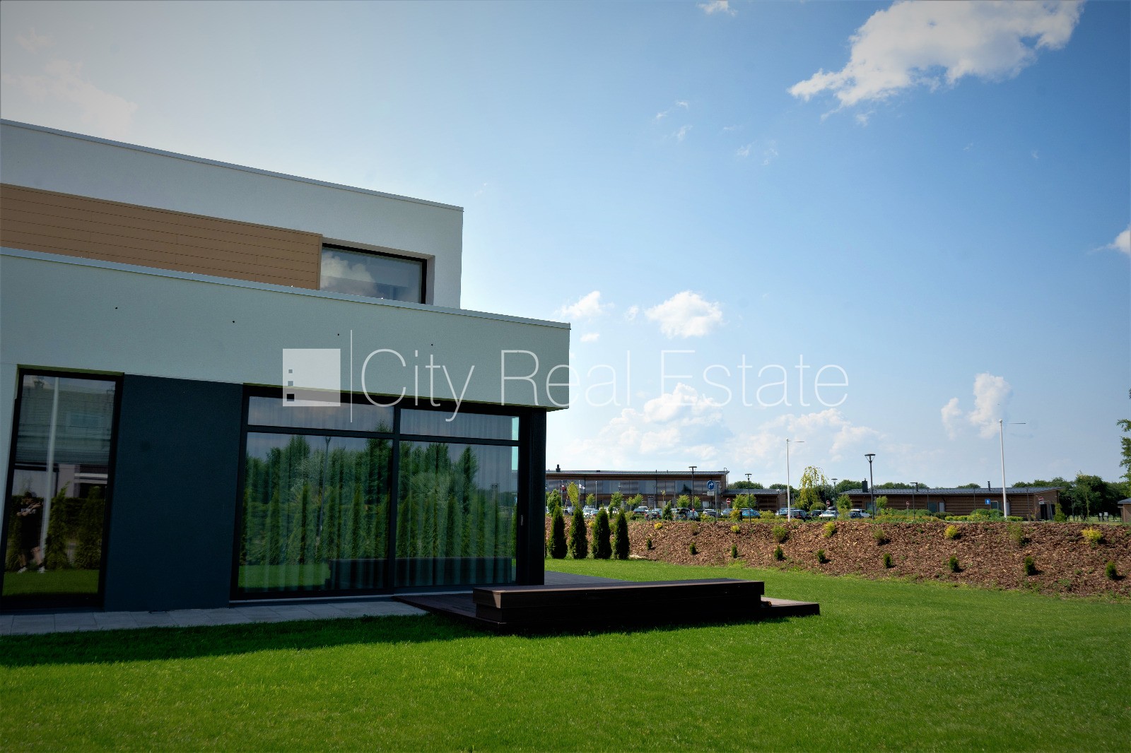 Sludinājumi. Privātmāja, apsaimniekošanas maksa mēnesī 62,46 EUR, energo efektīva māja, labiekārtota apzaļumota Cena: 1950 EUR/mēn Foto #9