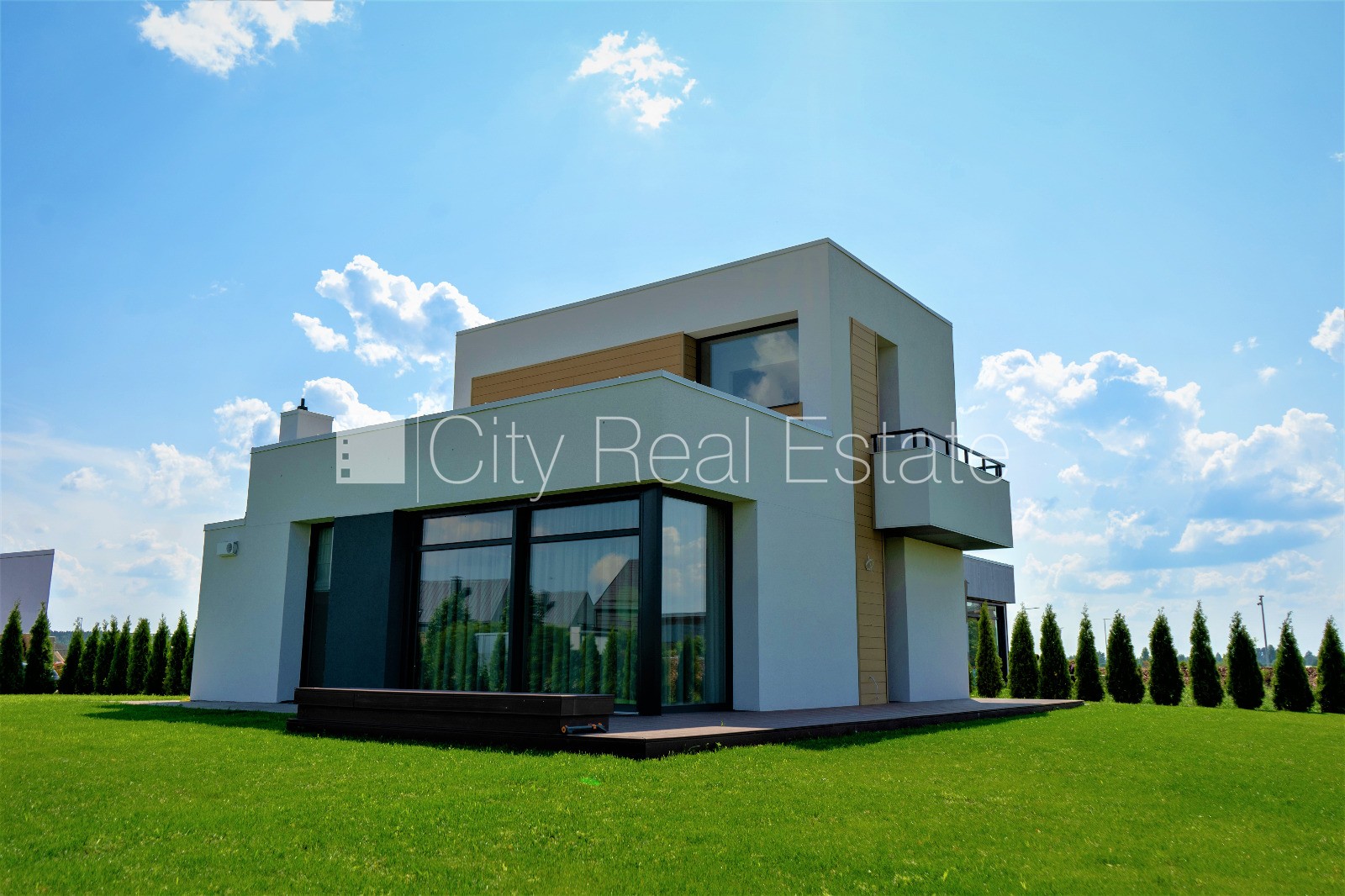 Sludinājumi. Privātmāja, apsaimniekošanas maksa mēnesī 62,46 EUR, energo efektīva māja, labiekārtota apzaļumota Cena: 1950 EUR/mēn Foto #1