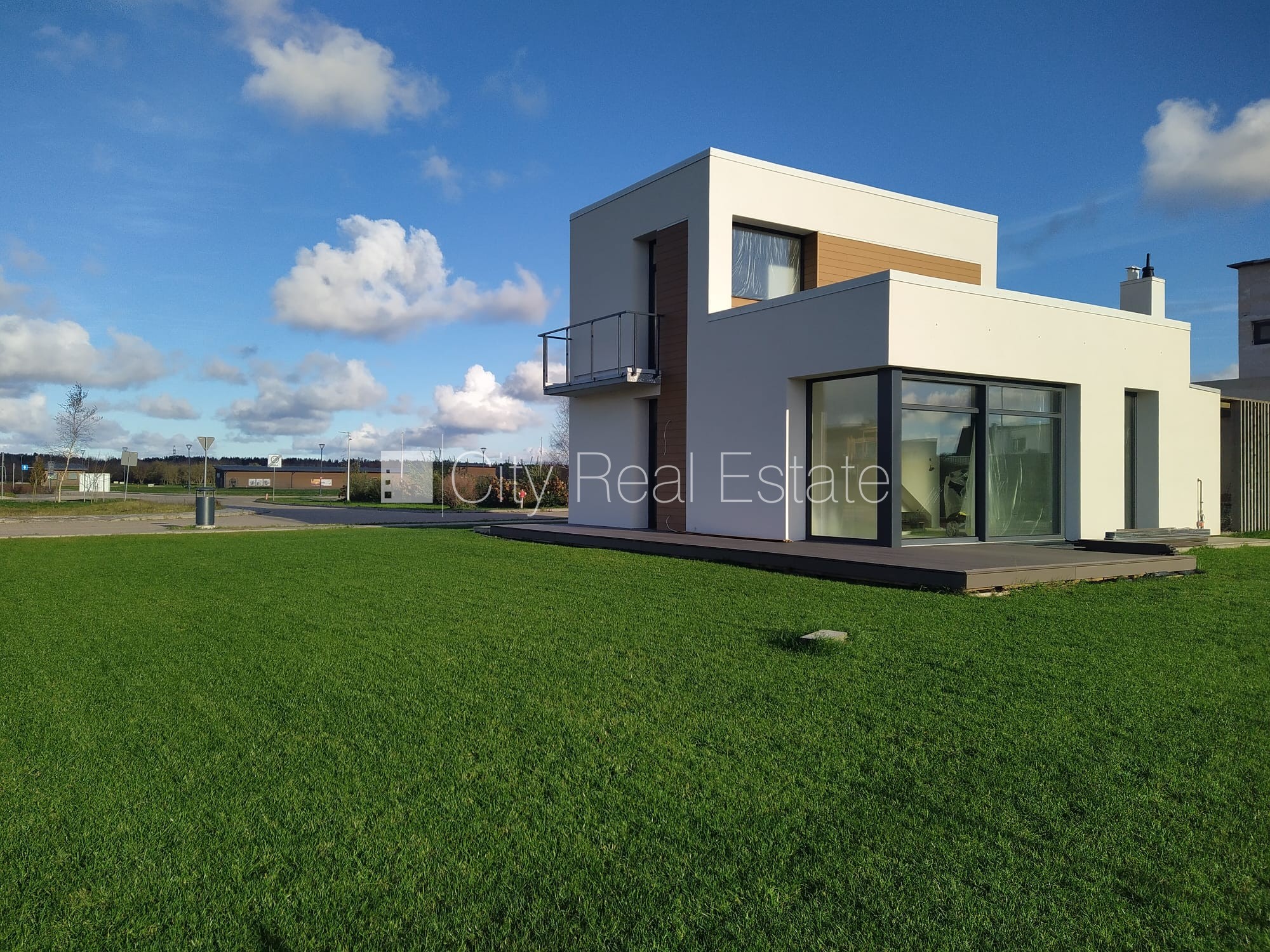 Sludinājumi. Privātmāja, energo efektīva māja, labiekārtota apzaļumota teritorija, bruģēts piebraucamais ceļš, Cena: 375000 EUR Foto #1