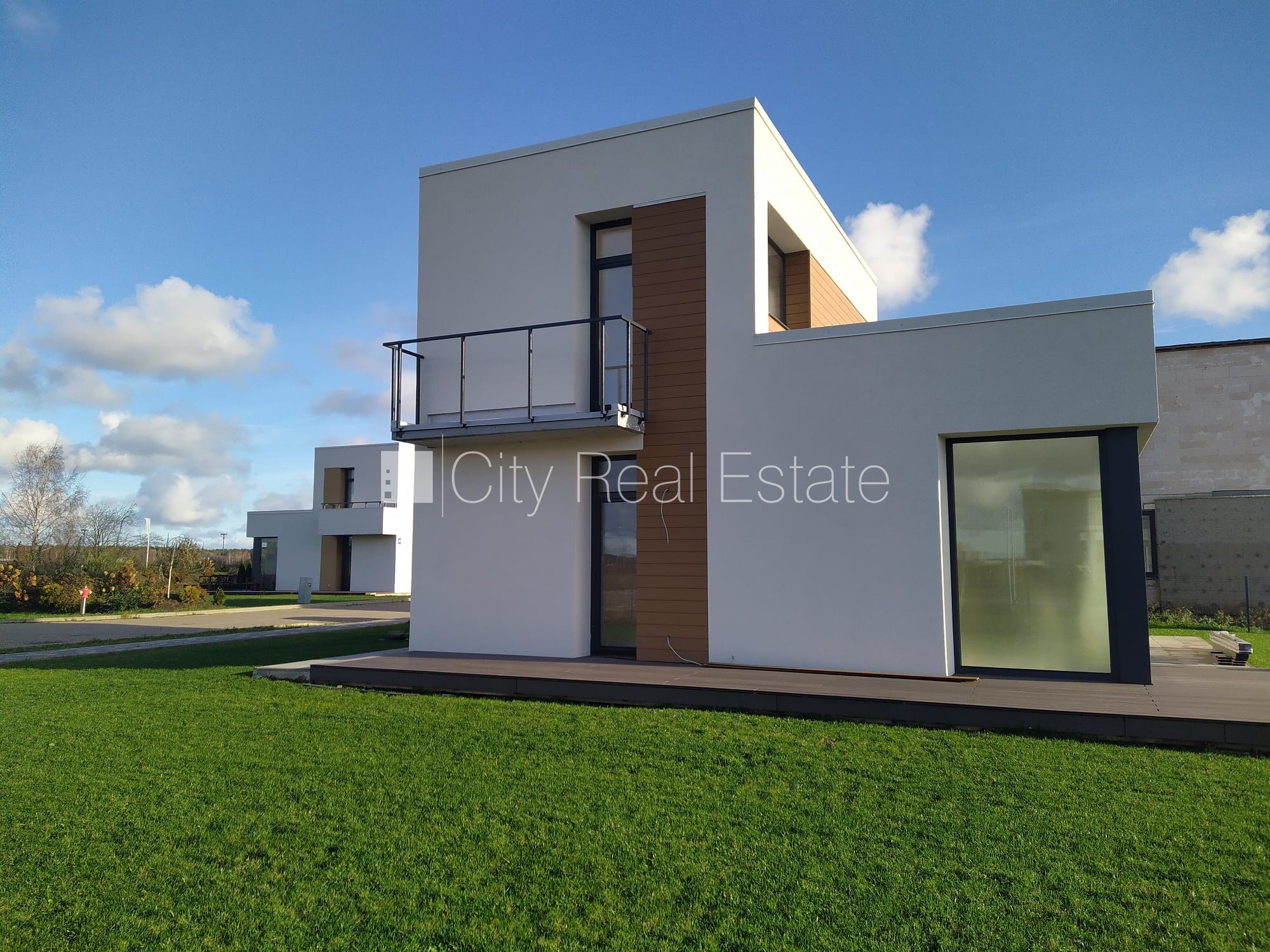 Sludinājumi. Privātmāja, energo efektīva māja, labiekārtota apzaļumota teritorija, bruģēts piebraucamais ceļš, Cena: 375000 EUR Foto #12